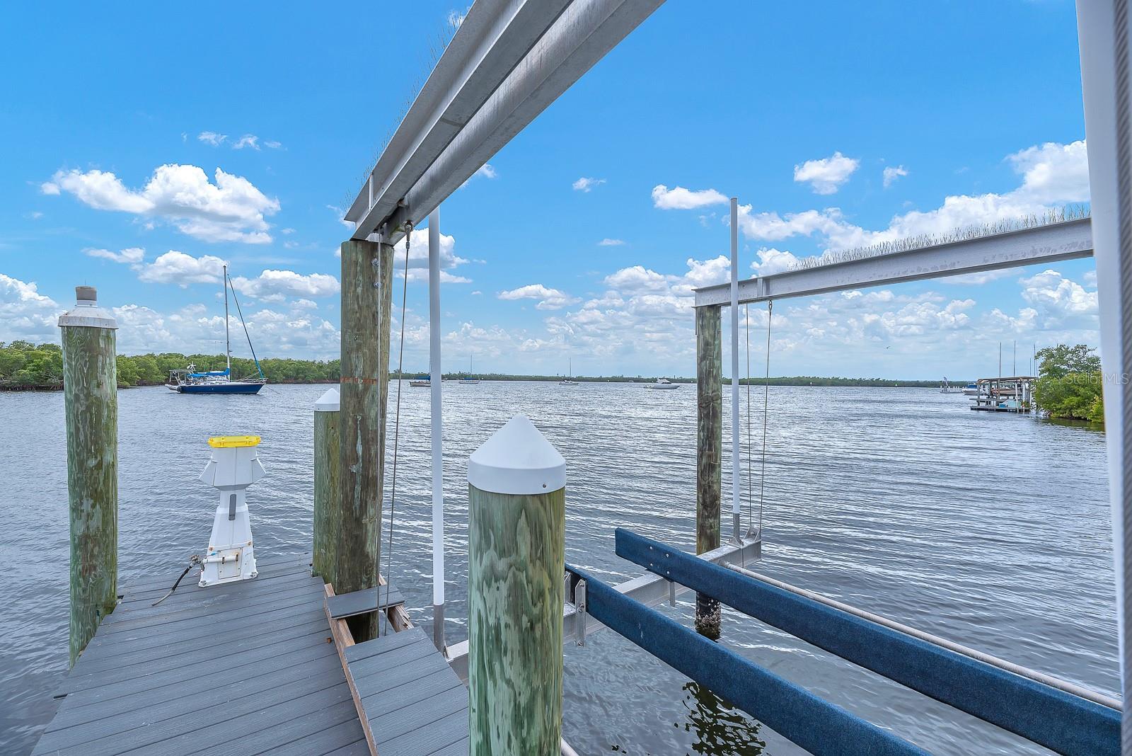 Image 14 of 23 For 3304 Shell Point Road