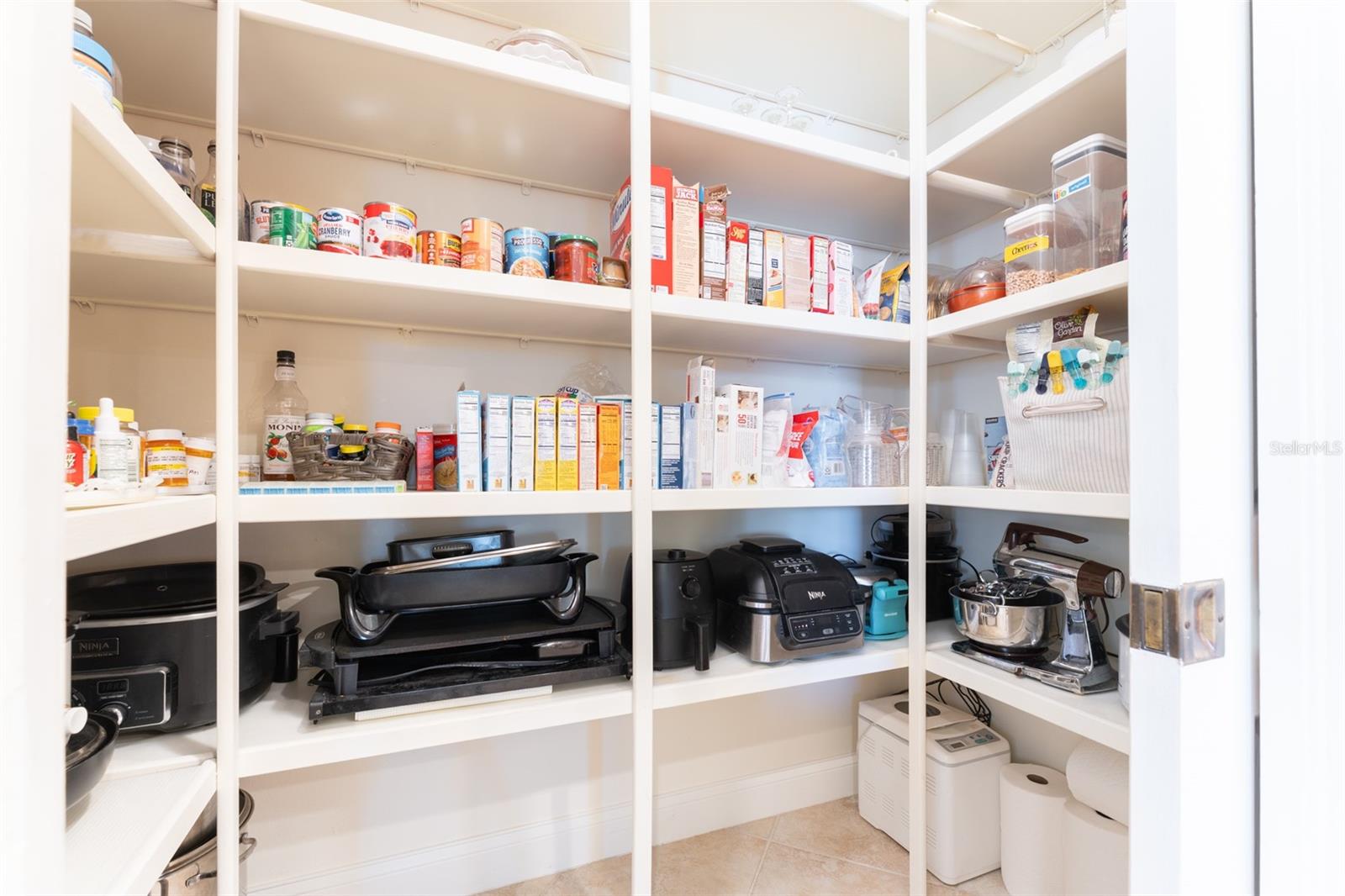 Image 19 of 98 For 10544 Poughkeepsie Circle