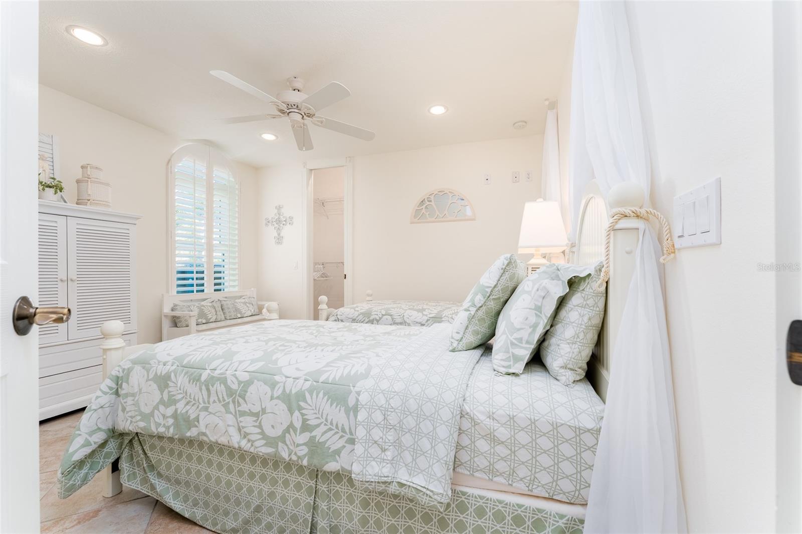 Image 34 of 98 For 10544 Poughkeepsie Circle