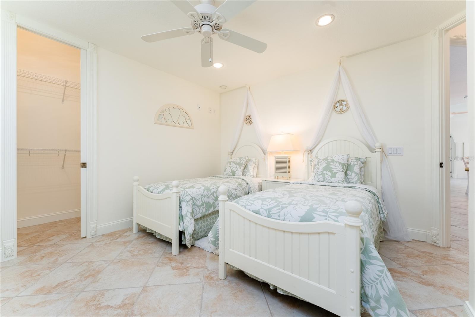 Image 35 of 98 For 10544 Poughkeepsie Circle