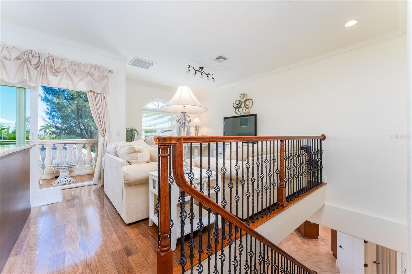 Image 40 of 98 For 10544 Poughkeepsie Circle