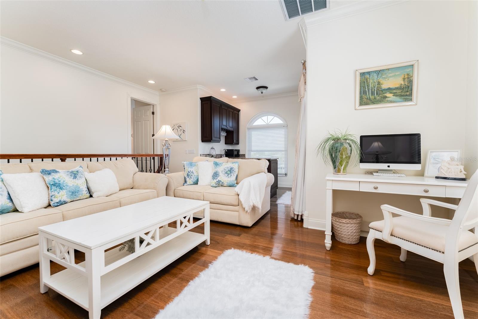 Image 43 of 98 For 10544 Poughkeepsie Circle