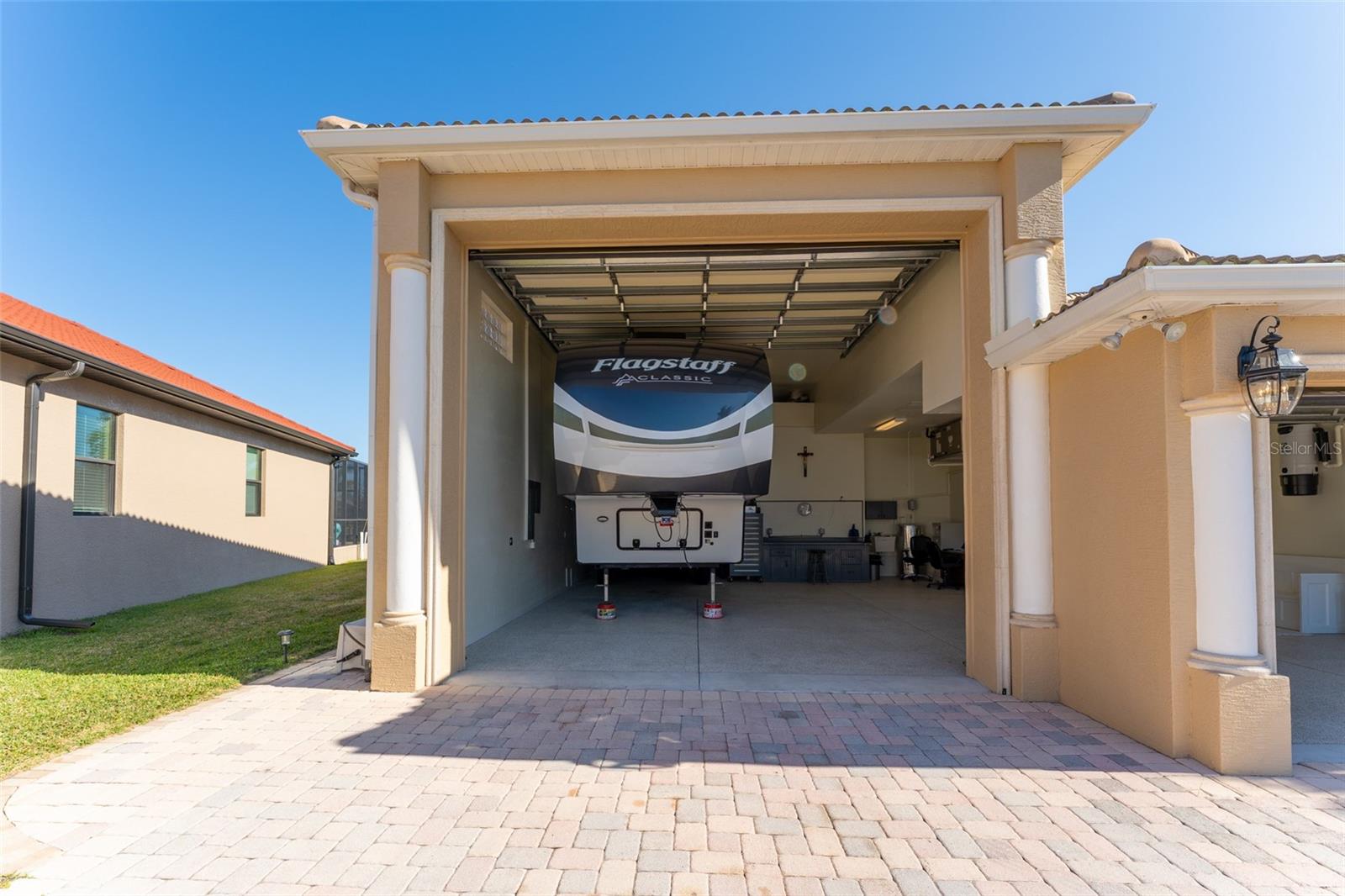 Image 5 of 98 For 10544 Poughkeepsie Circle