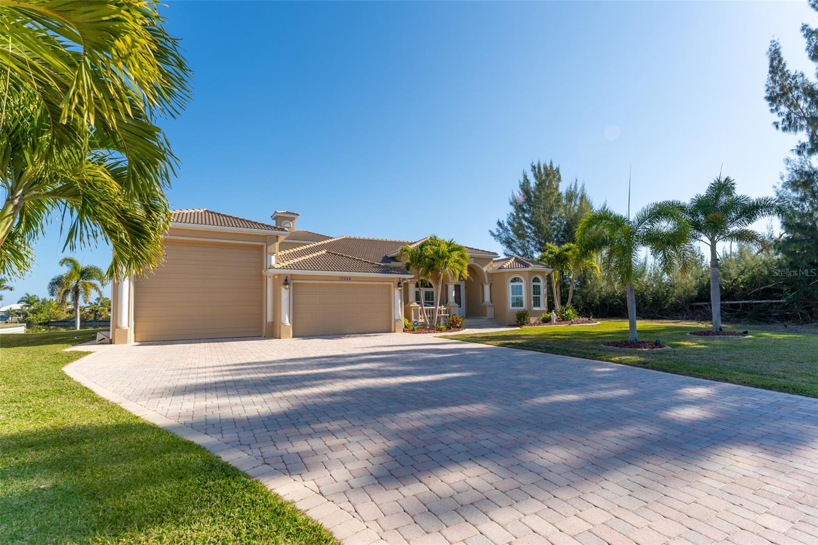 Image 8 of 98 For 10544 Poughkeepsie Circle