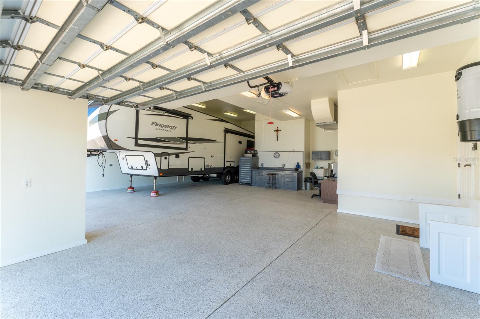 Image 87 of 98 For 10544 Poughkeepsie Circle