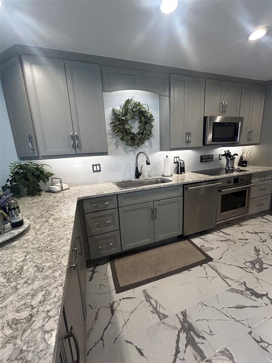 Image 6 of 35 For 5400 Gulf Drive 32