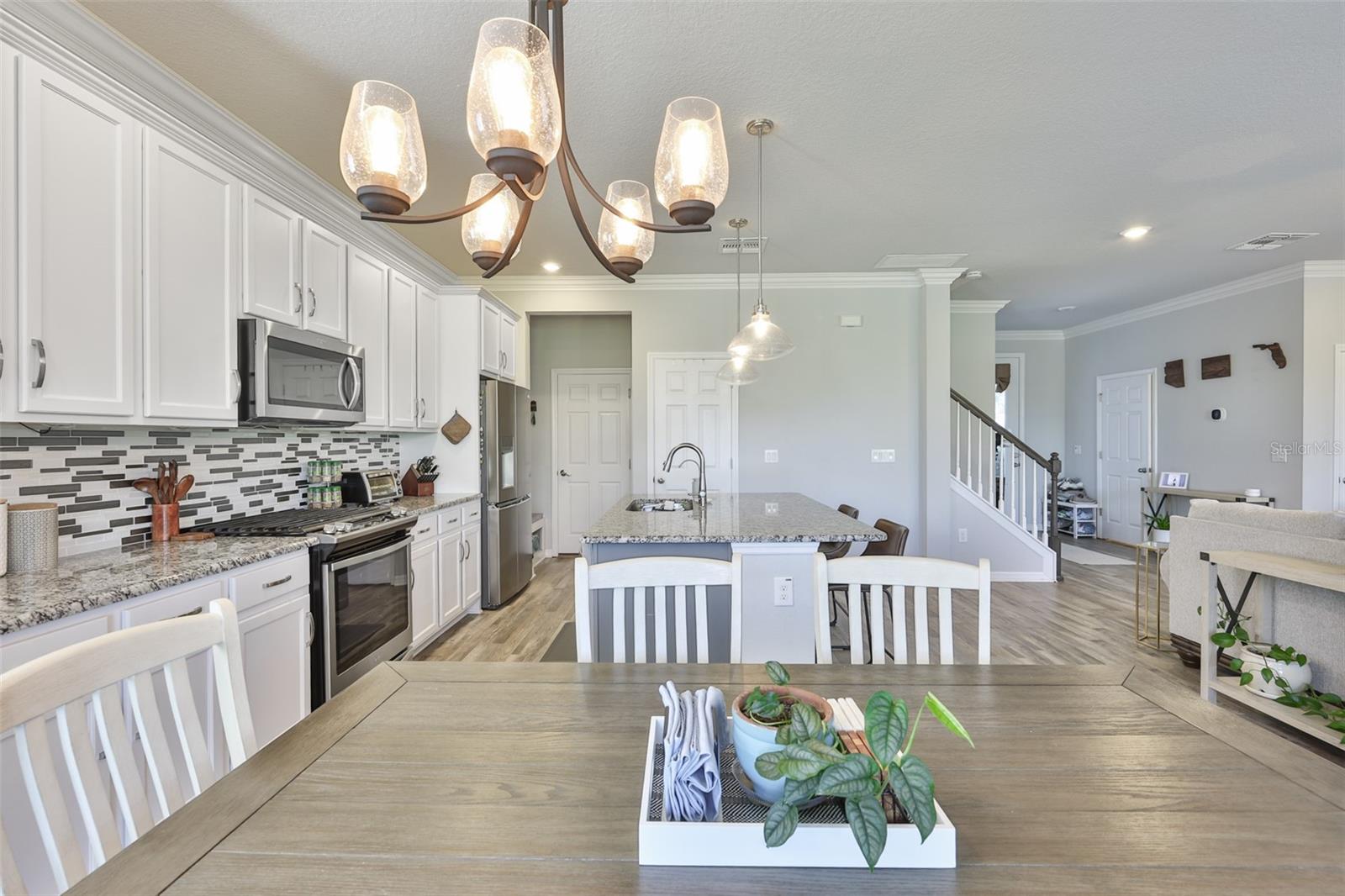 Listing photo id 9 for 7204 Paradiso Drive