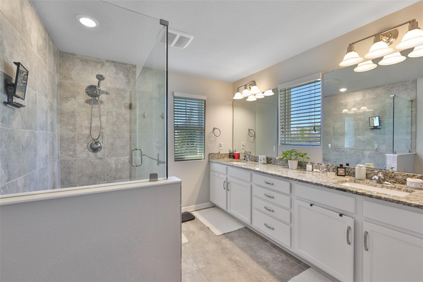 Listing photo id 18 for 7204 Paradiso Drive