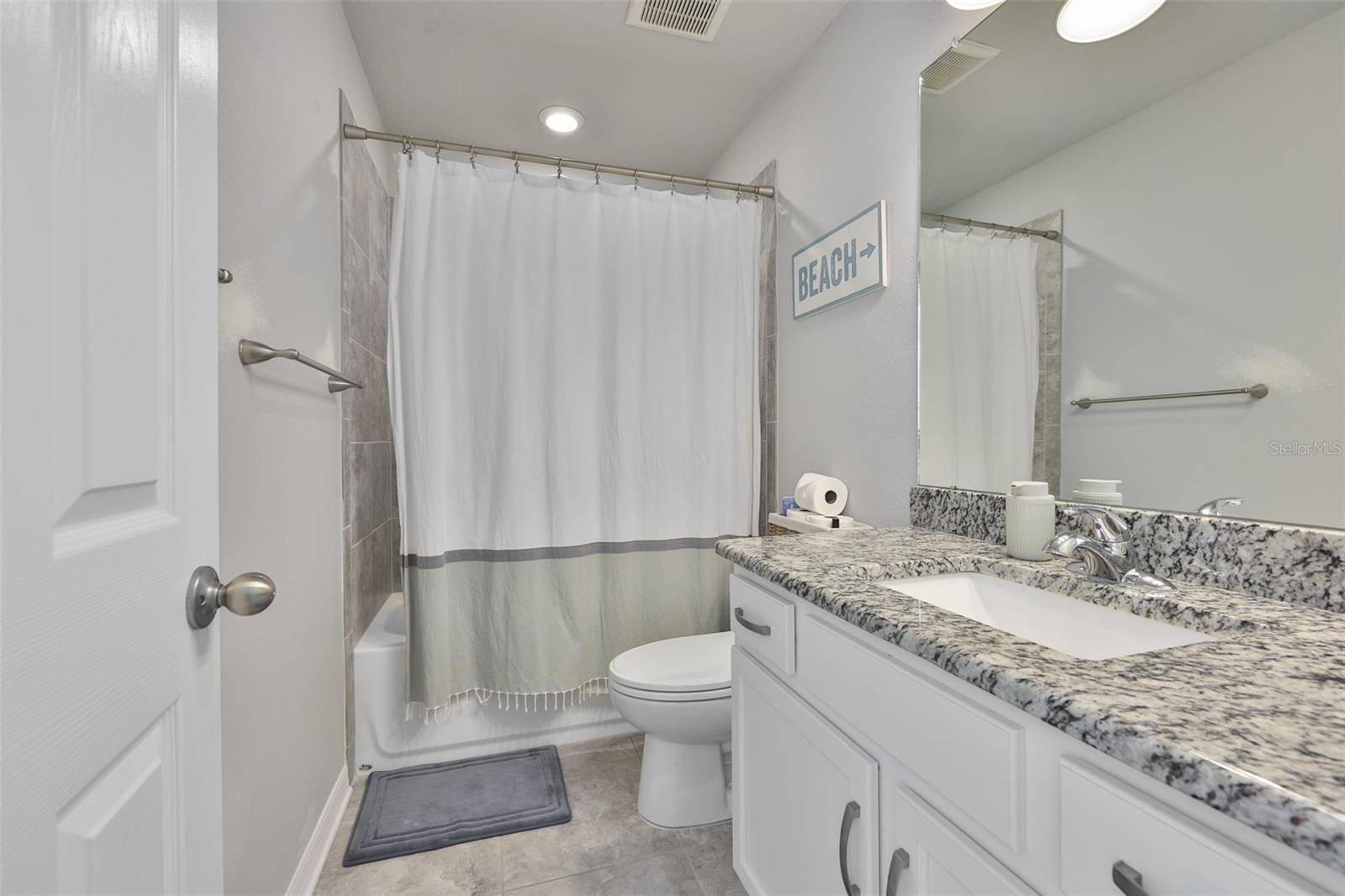 Listing photo id 25 for 7204 Paradiso Drive