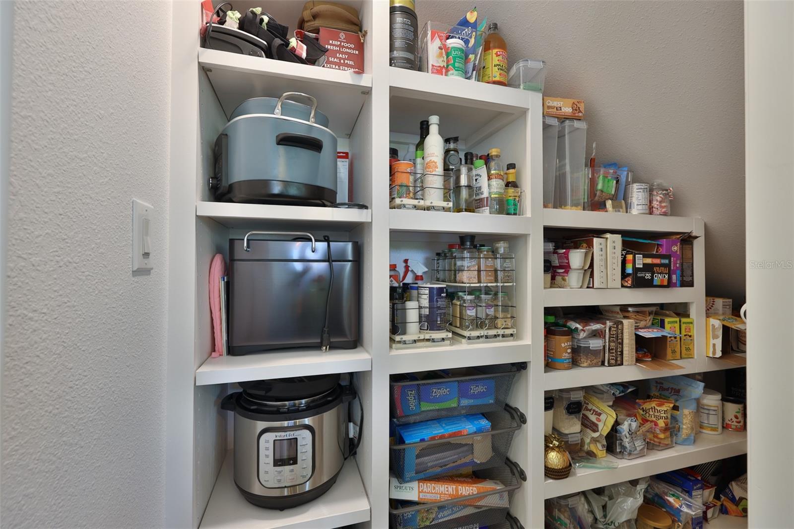 Listing photo id 3 for 7204 Paradiso Drive