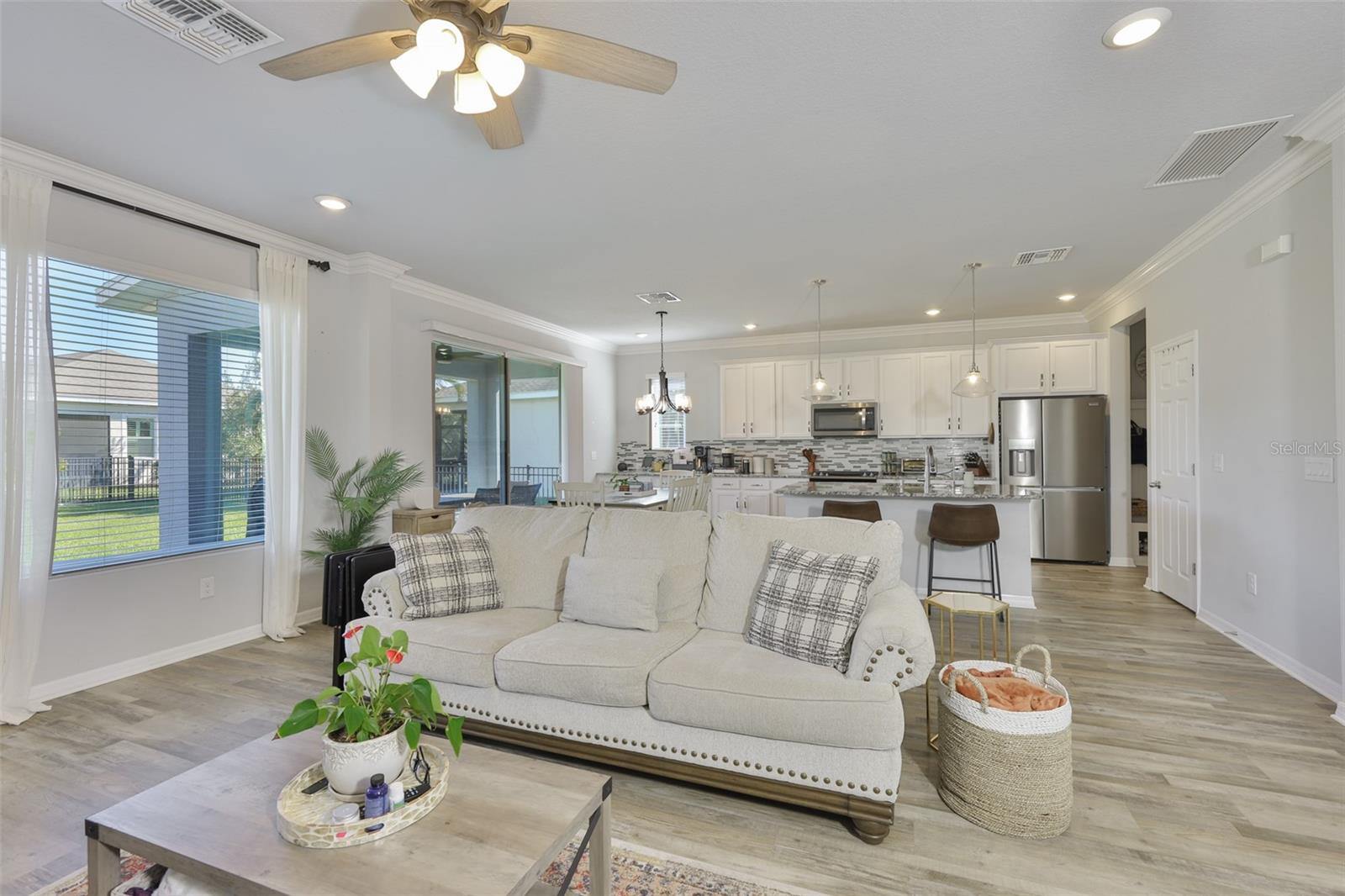 Listing photo id 5 for 7204 Paradiso Drive