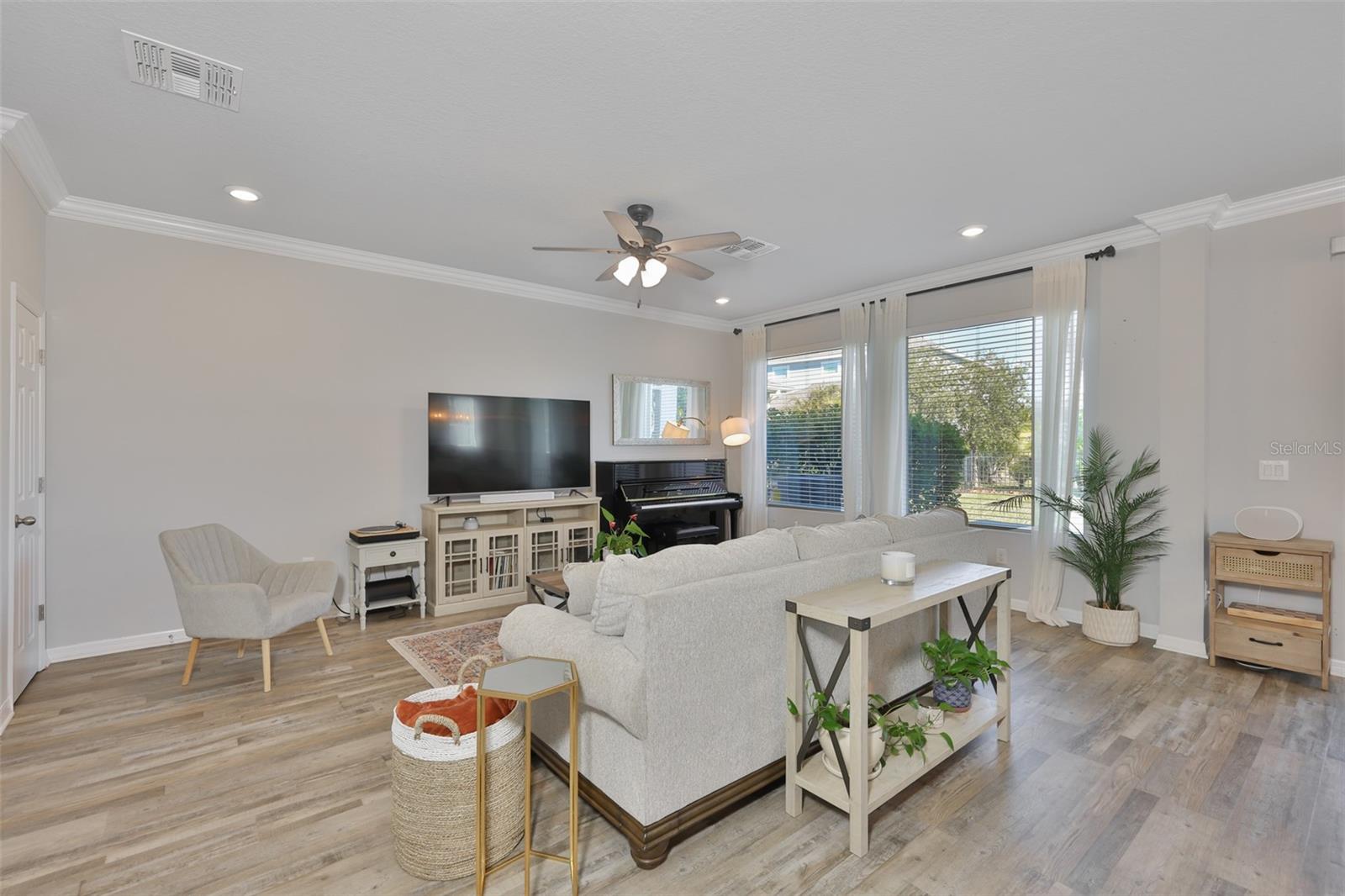 Listing photo id 6 for 7204 Paradiso Drive