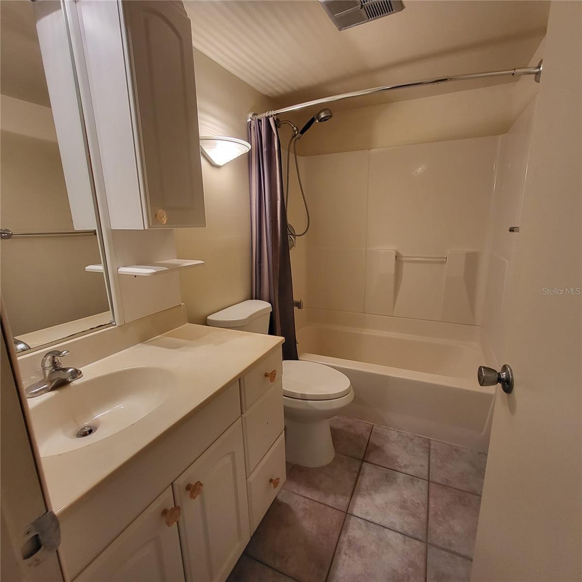 Image 4 of 17 For 12760 Indian Rocks Road 540