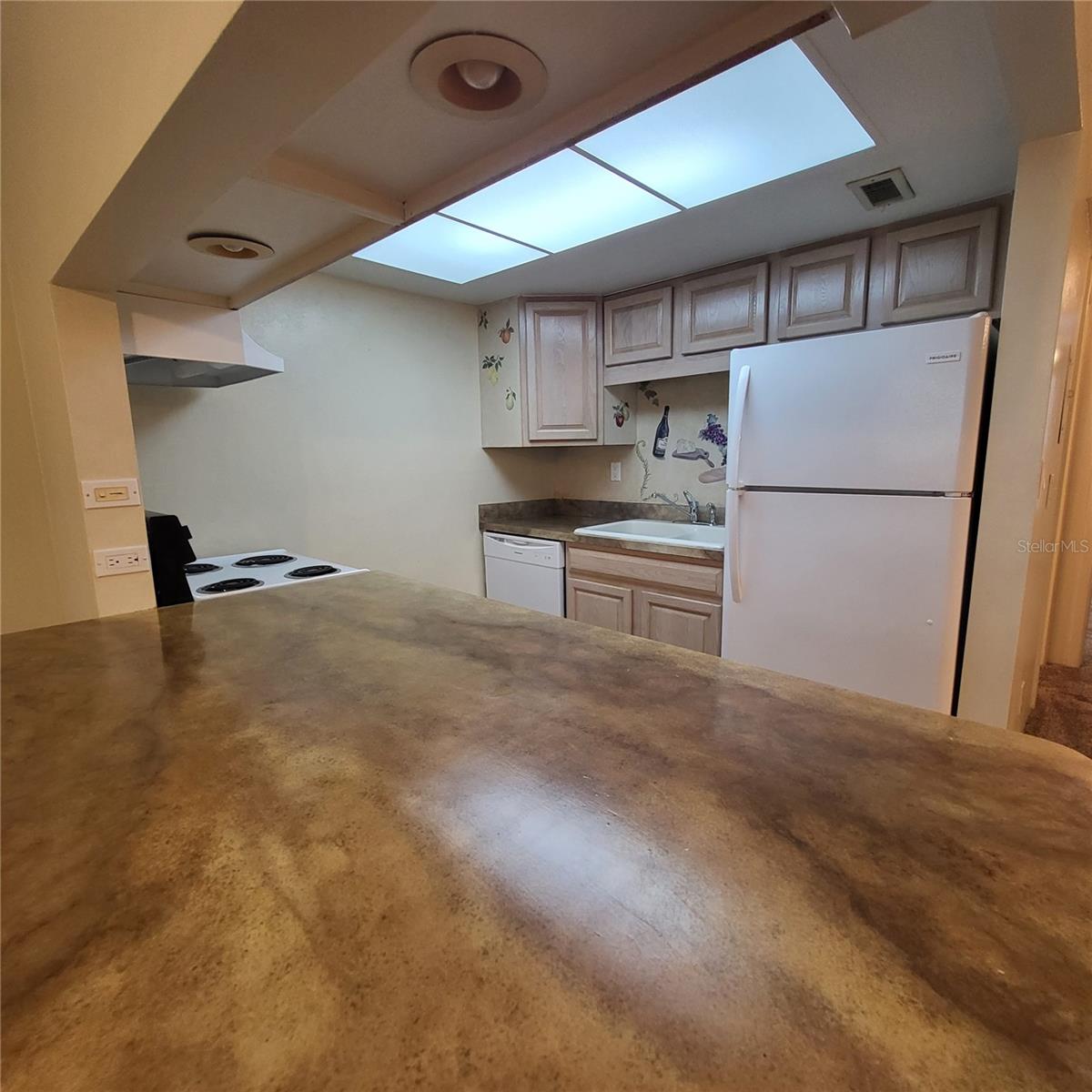 Image 7 of 17 For 12760 Indian Rocks Road 540