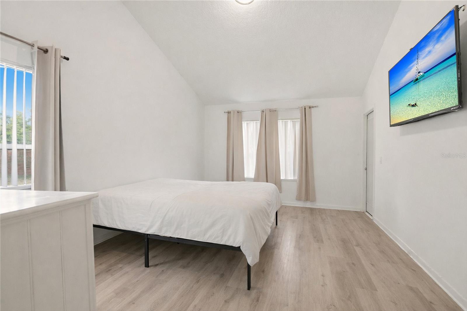 Image 15 of 46 For 10402 Ashley Oaks Drive