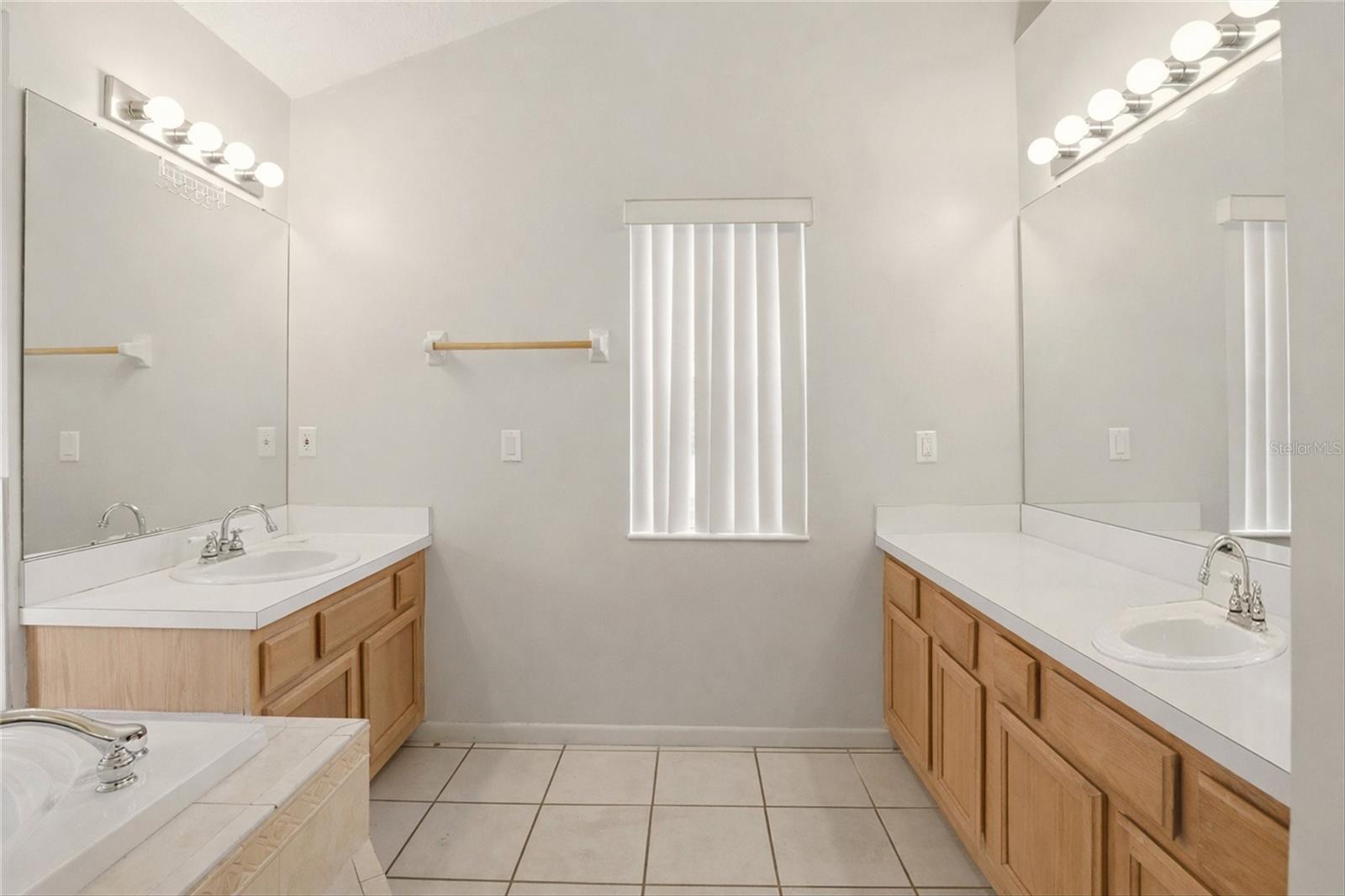 Image 20 of 46 For 10402 Ashley Oaks Drive