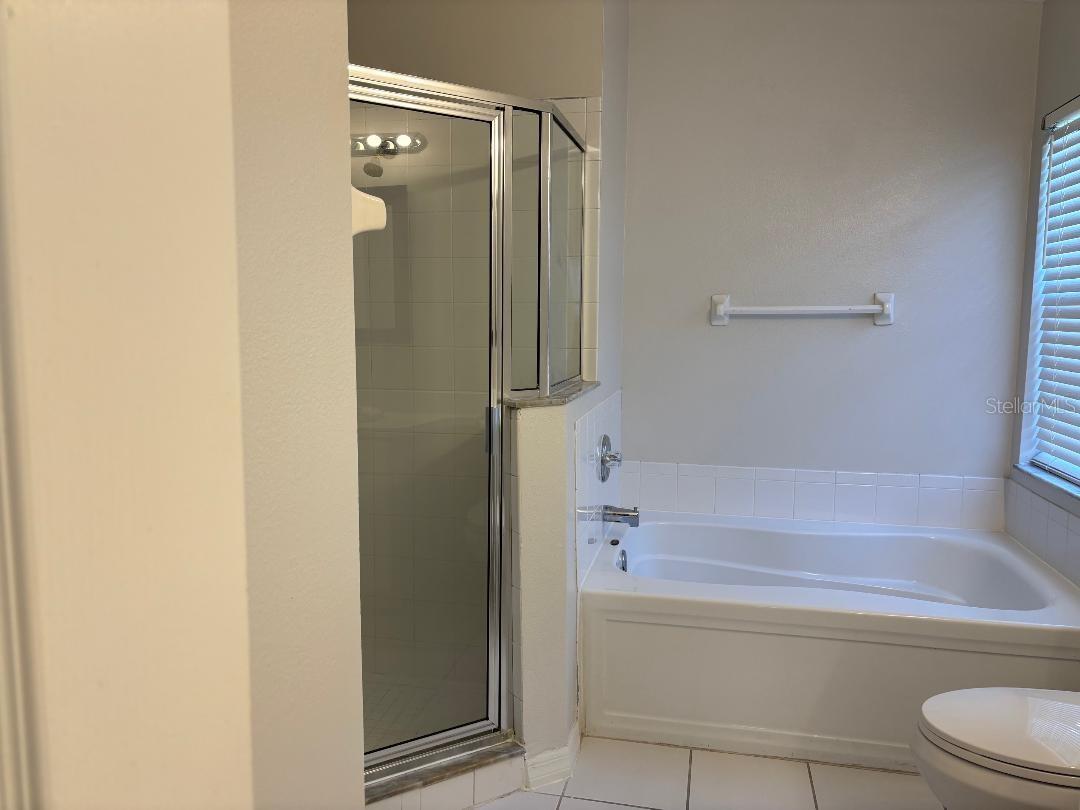 Image 18 of 49 For 1932 Grenville Court