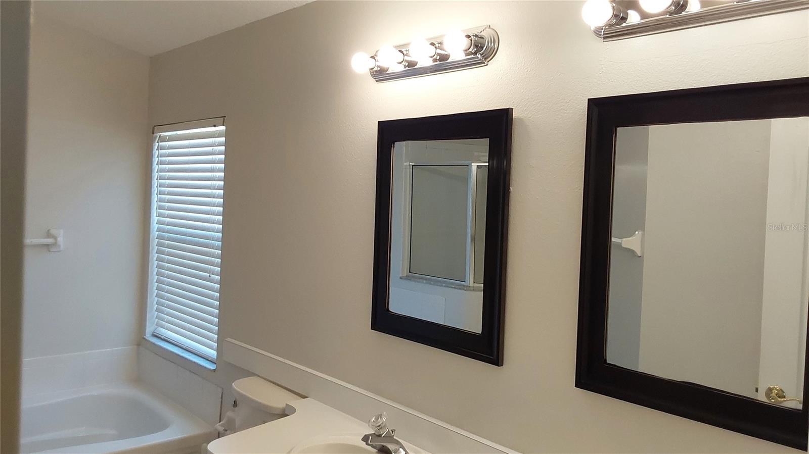 Image 20 of 49 For 1932 Grenville Court