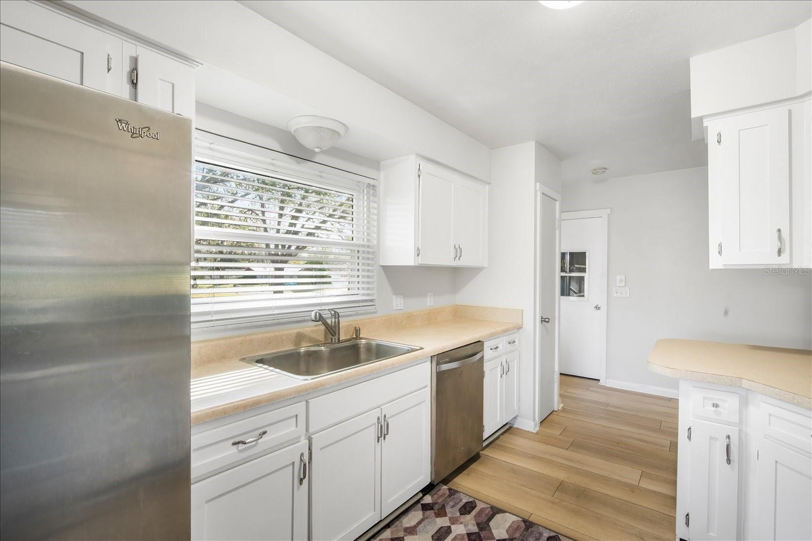 Listing photo id 9 for 1016 Lady Guinevere Drive