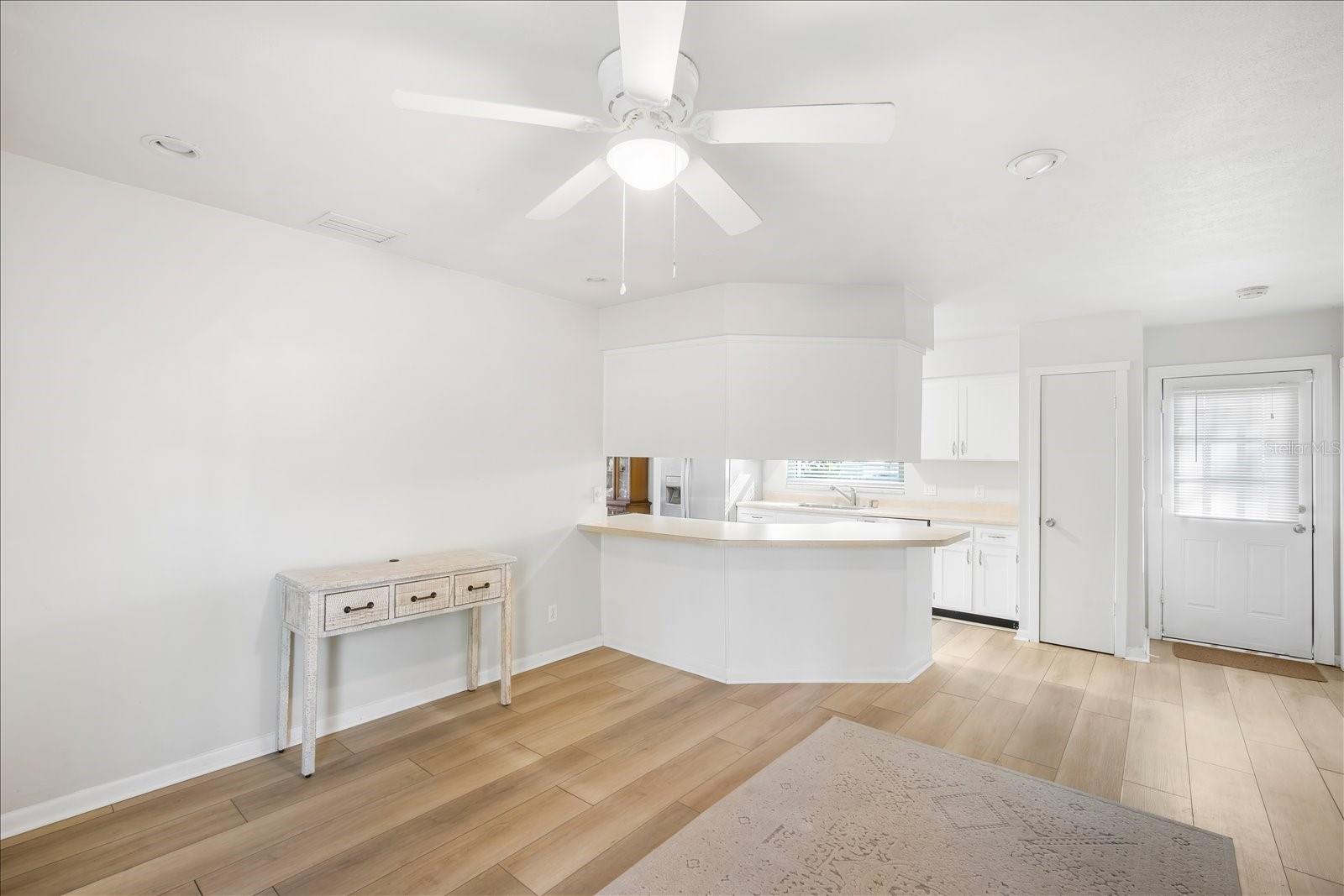 Listing photo id 10 for 1016 Lady Guinevere Drive