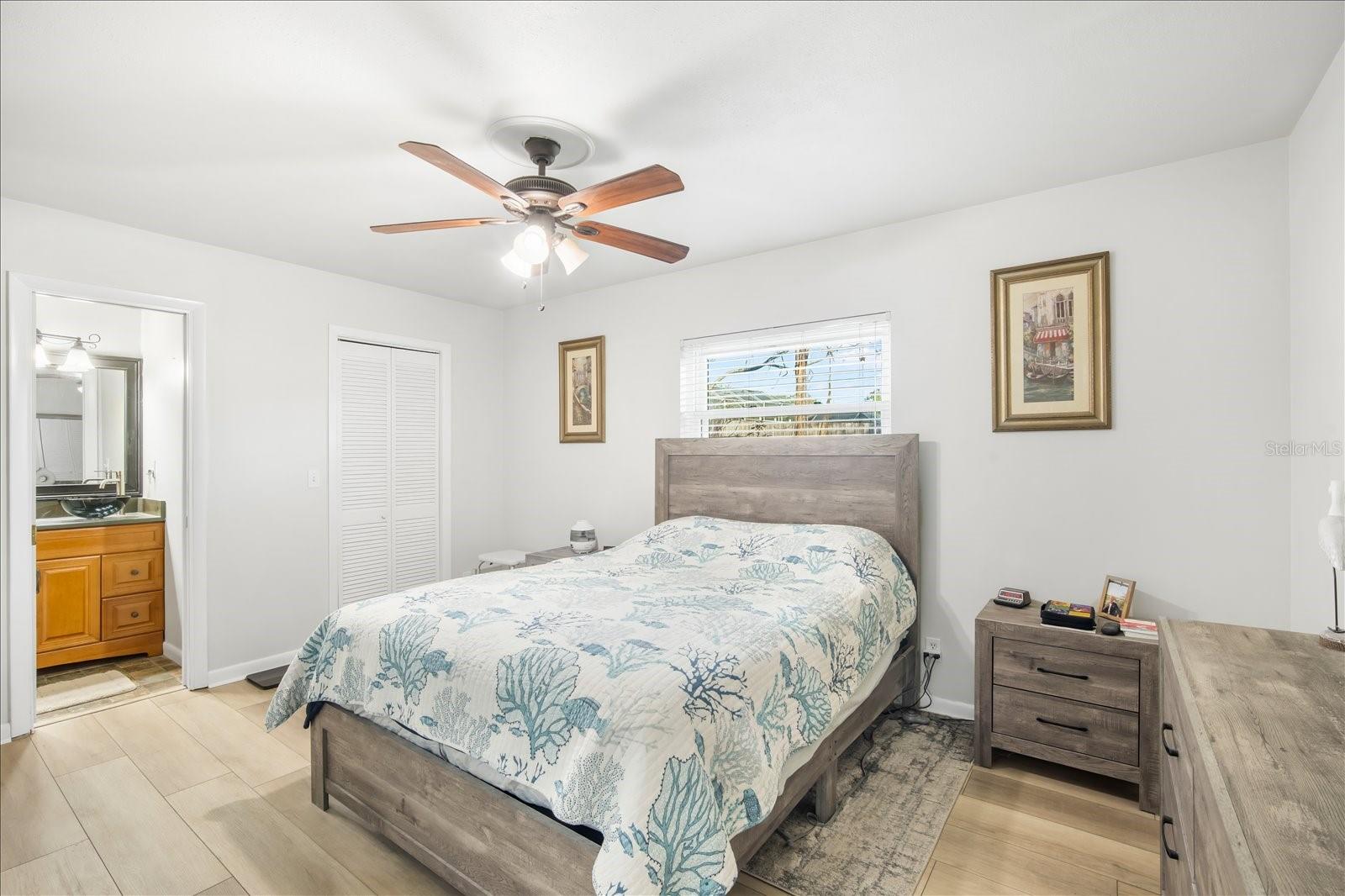 Listing photo id 13 for 1016 Lady Guinevere Drive