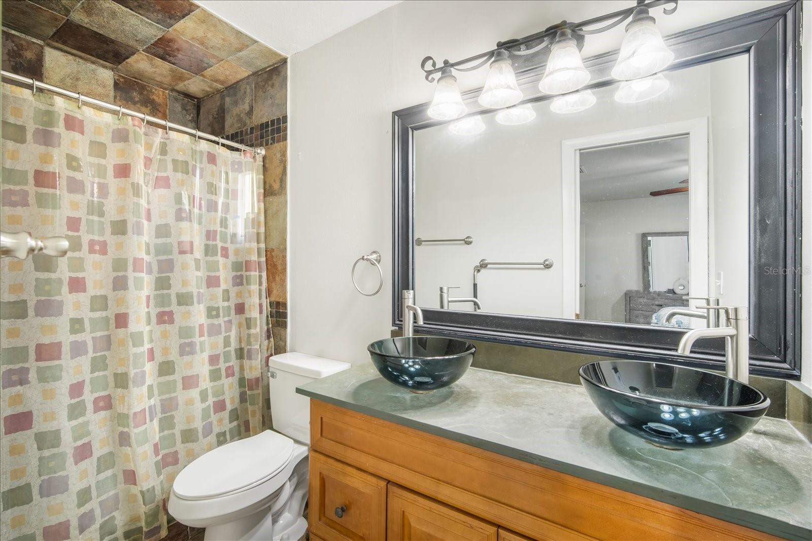 Listing photo id 15 for 1016 Lady Guinevere Drive