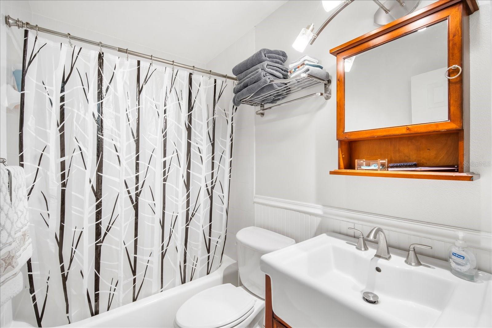 Listing photo id 16 for 1016 Lady Guinevere Drive