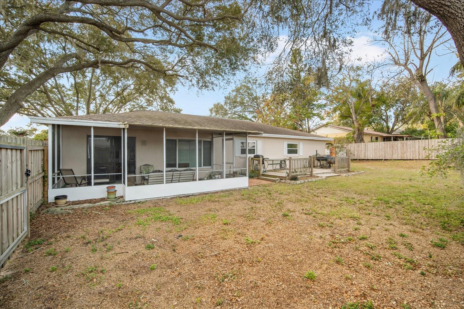 Listing photo id 24 for 1016 Lady Guinevere Drive