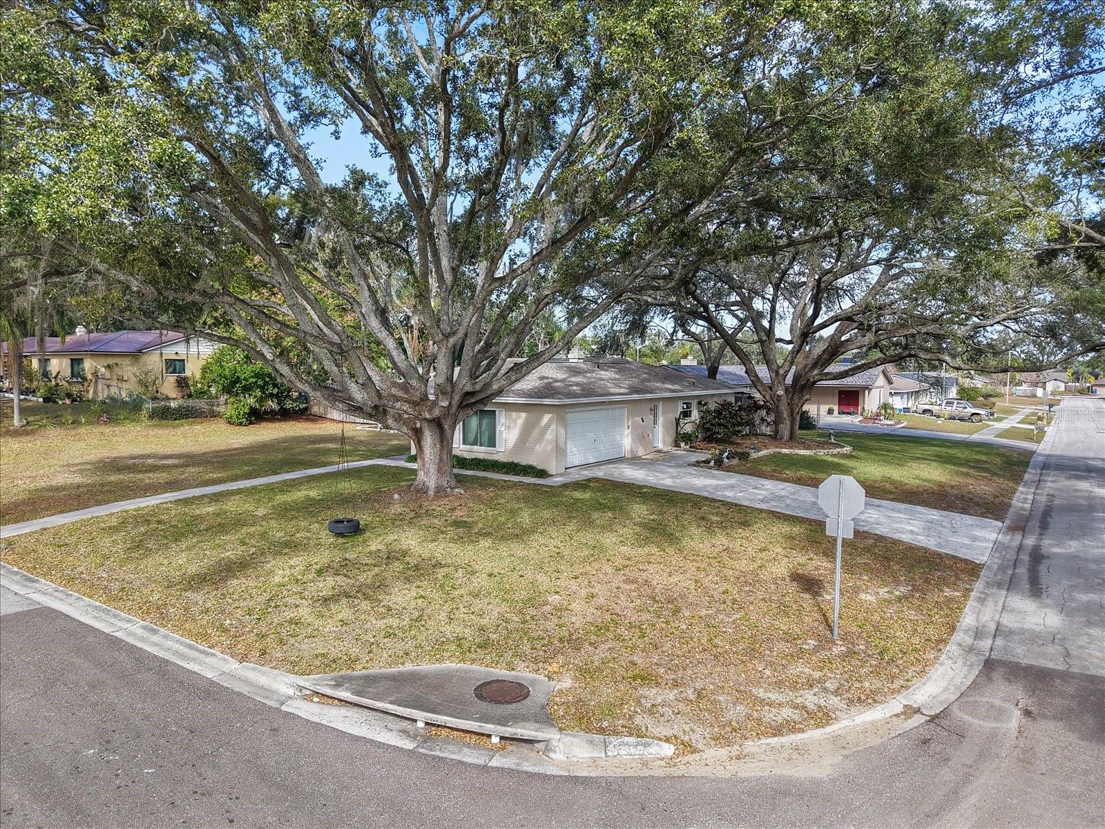 Listing photo id 26 for 1016 Lady Guinevere Drive