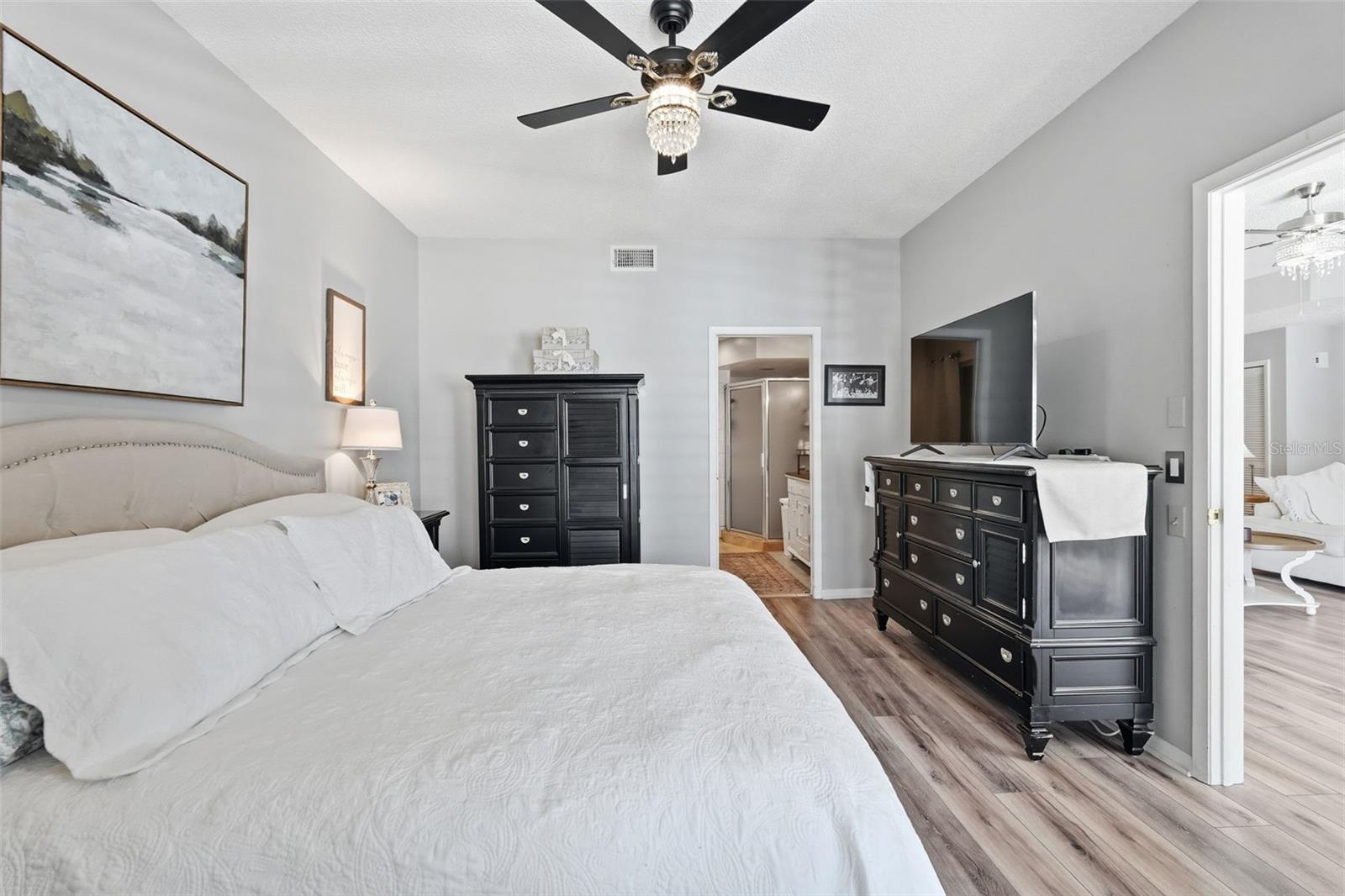 Image 22 of 32 For 3024 Landmark Boulevard 601