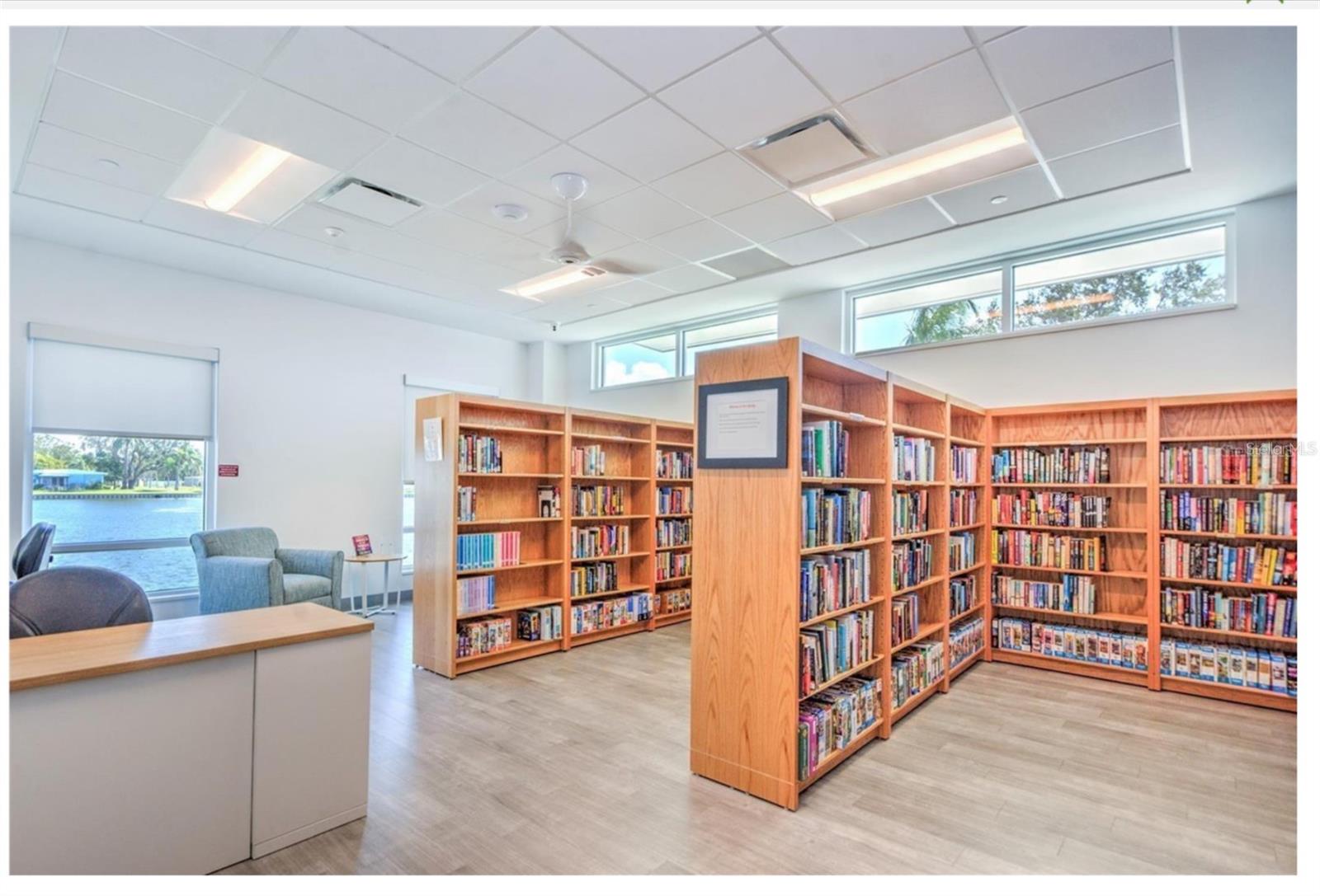 Listing photo id 10 for 1100 Belcher Road S 152