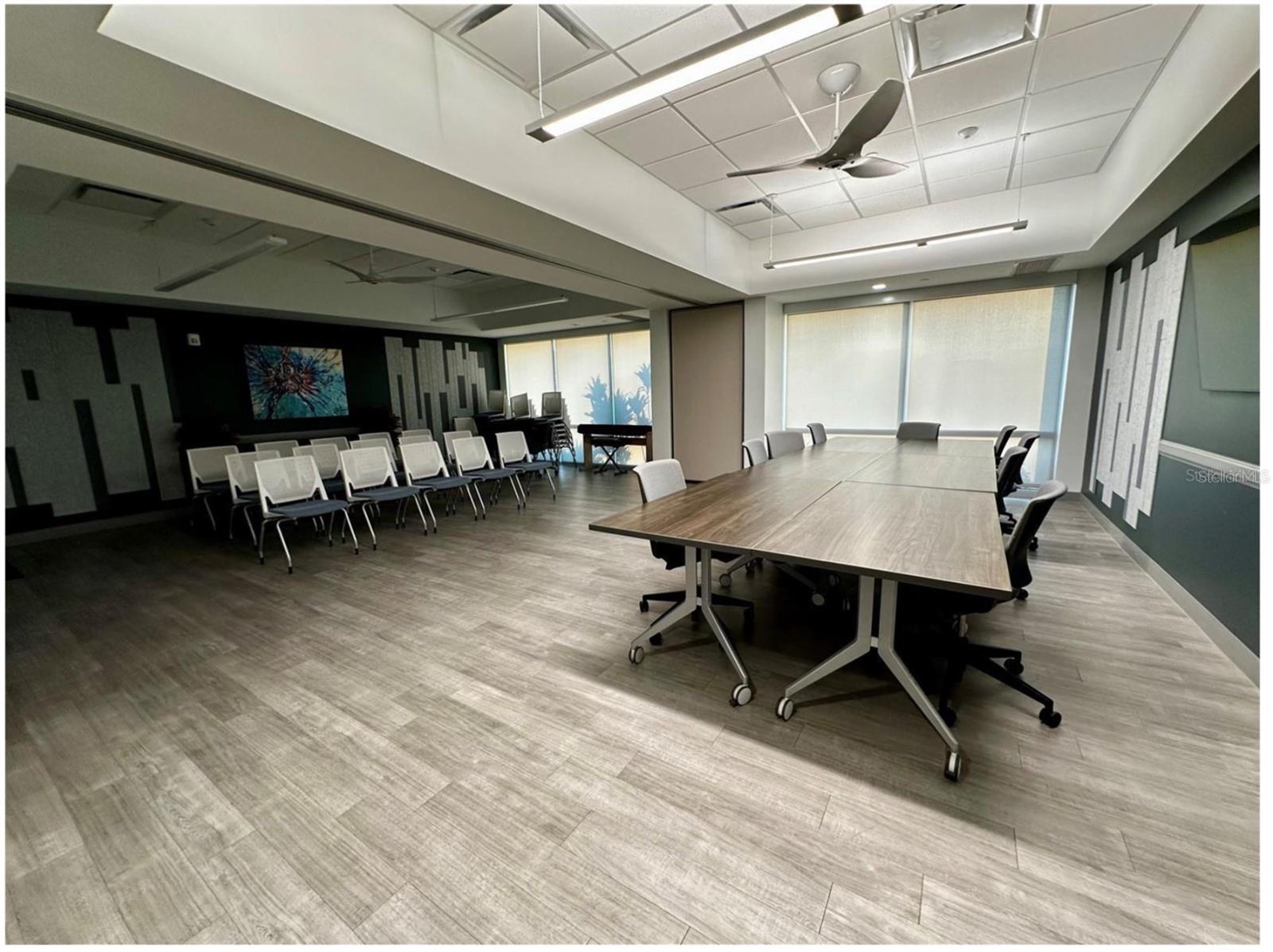 Listing photo id 16 for 1100 Belcher Road S 152