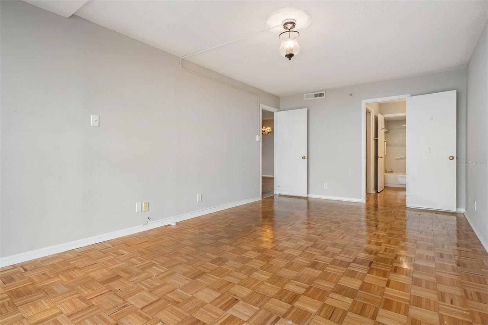 Image 14 of 34 For 3211 Swann Avenue 907