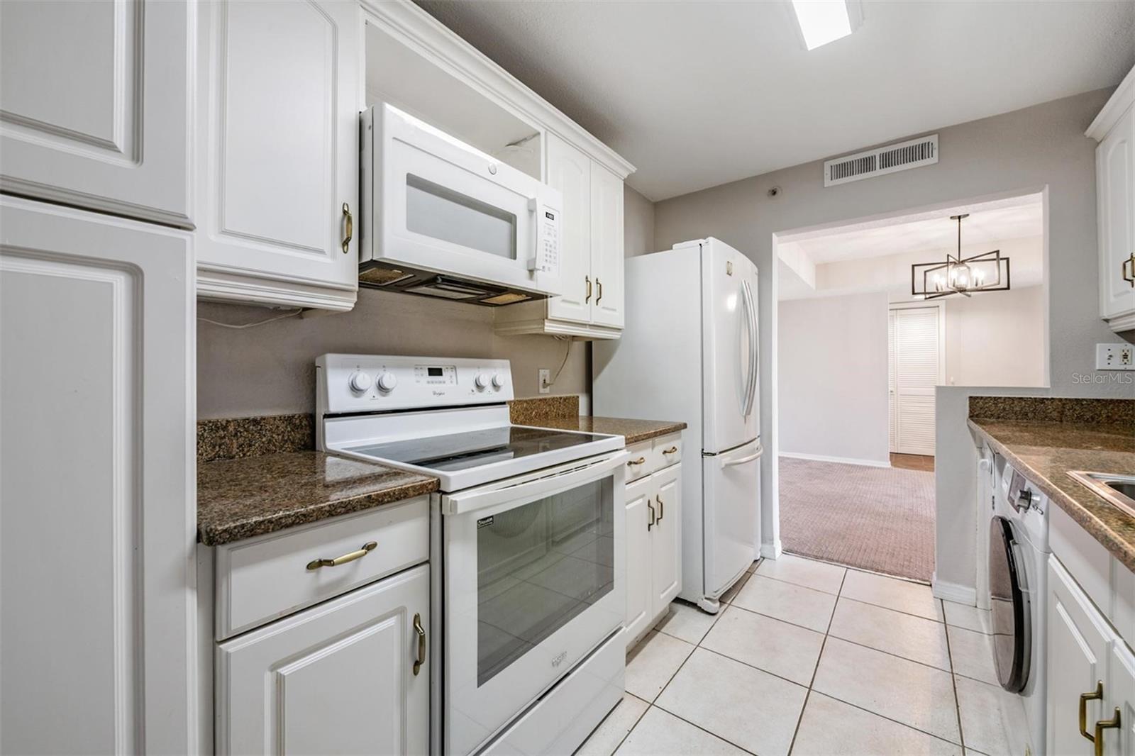 Image 9 of 34 For 3211 Swann Avenue 907