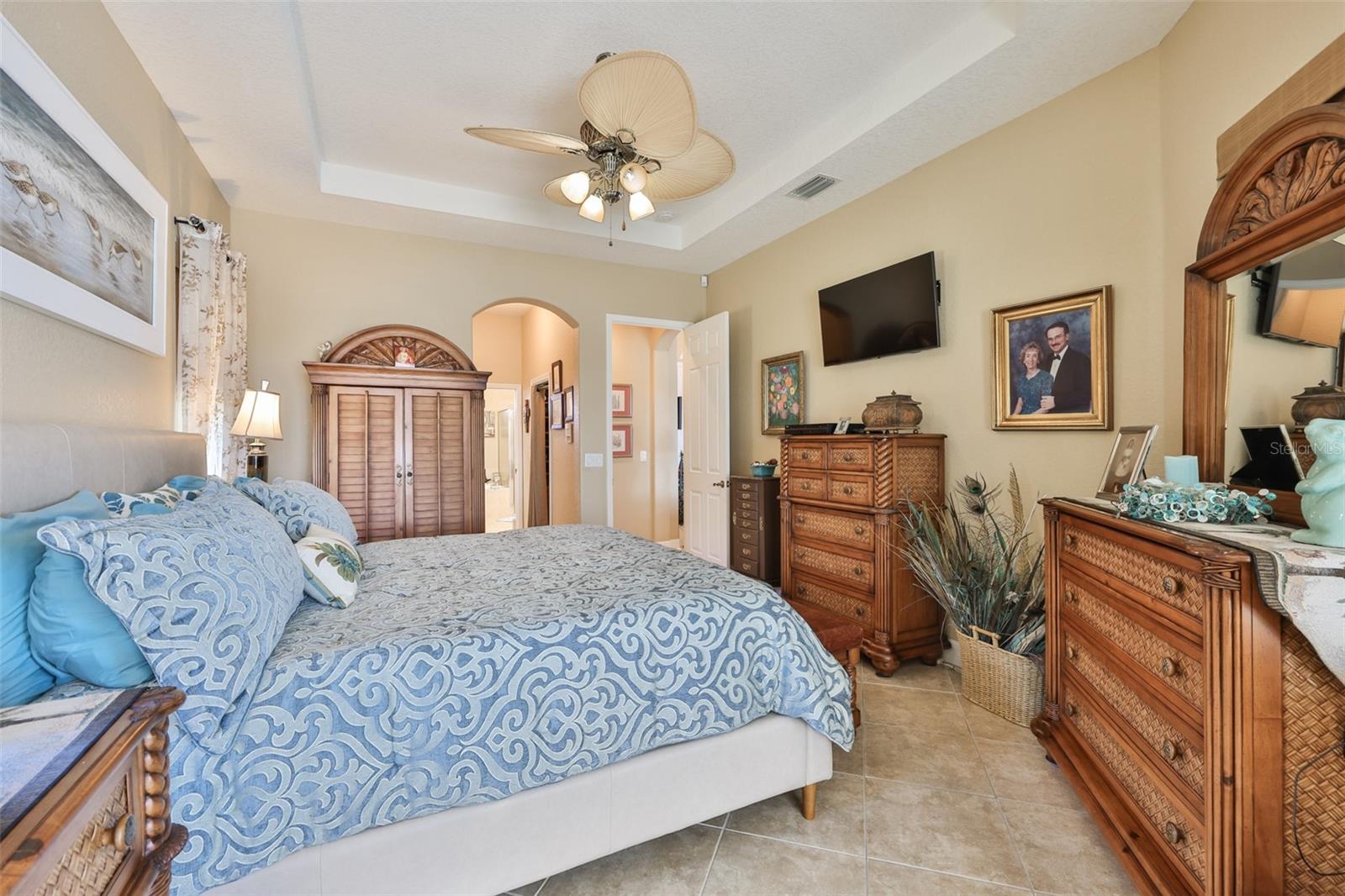 Listing photo id 10 for 328 Noble Faire Drive