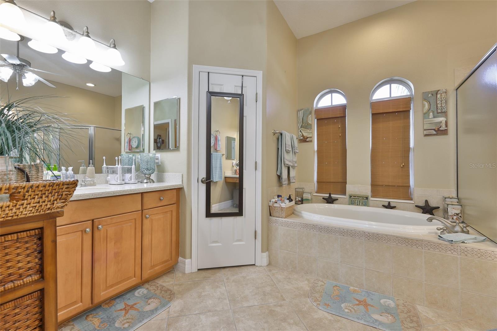 Listing photo id 12 for 328 Noble Faire Drive