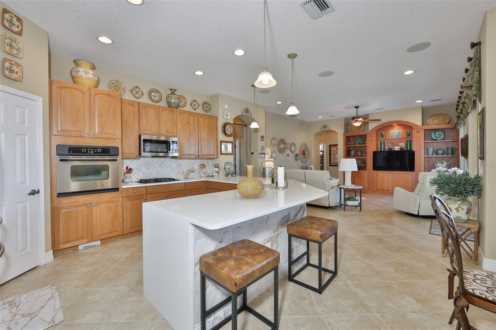 Listing photo id 15 for 328 Noble Faire Drive