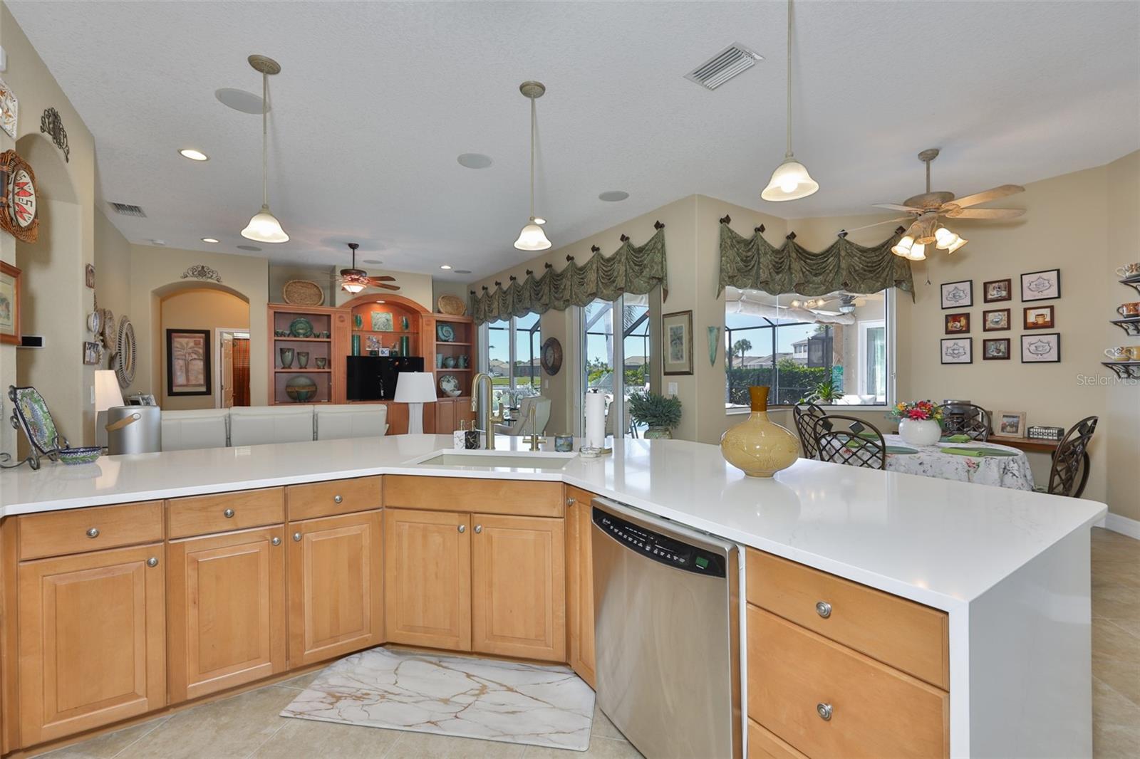 Listing photo id 21 for 328 Noble Faire Drive