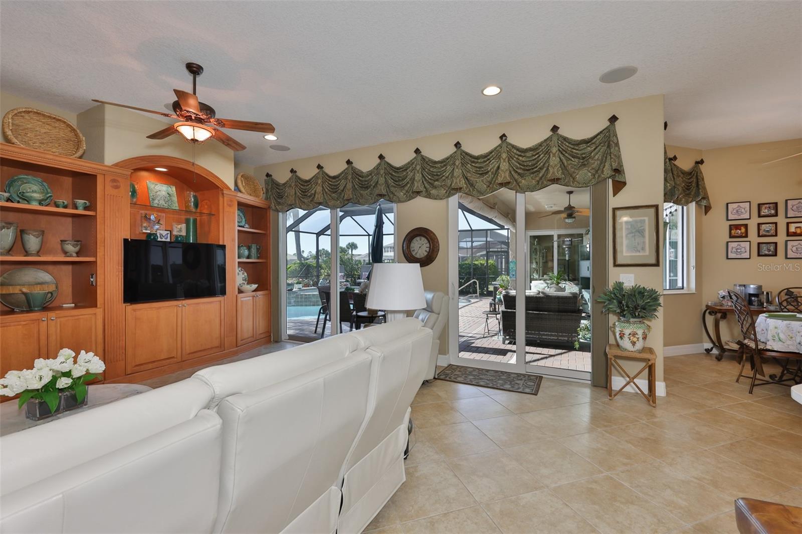 Listing photo id 35 for 328 Noble Faire Drive