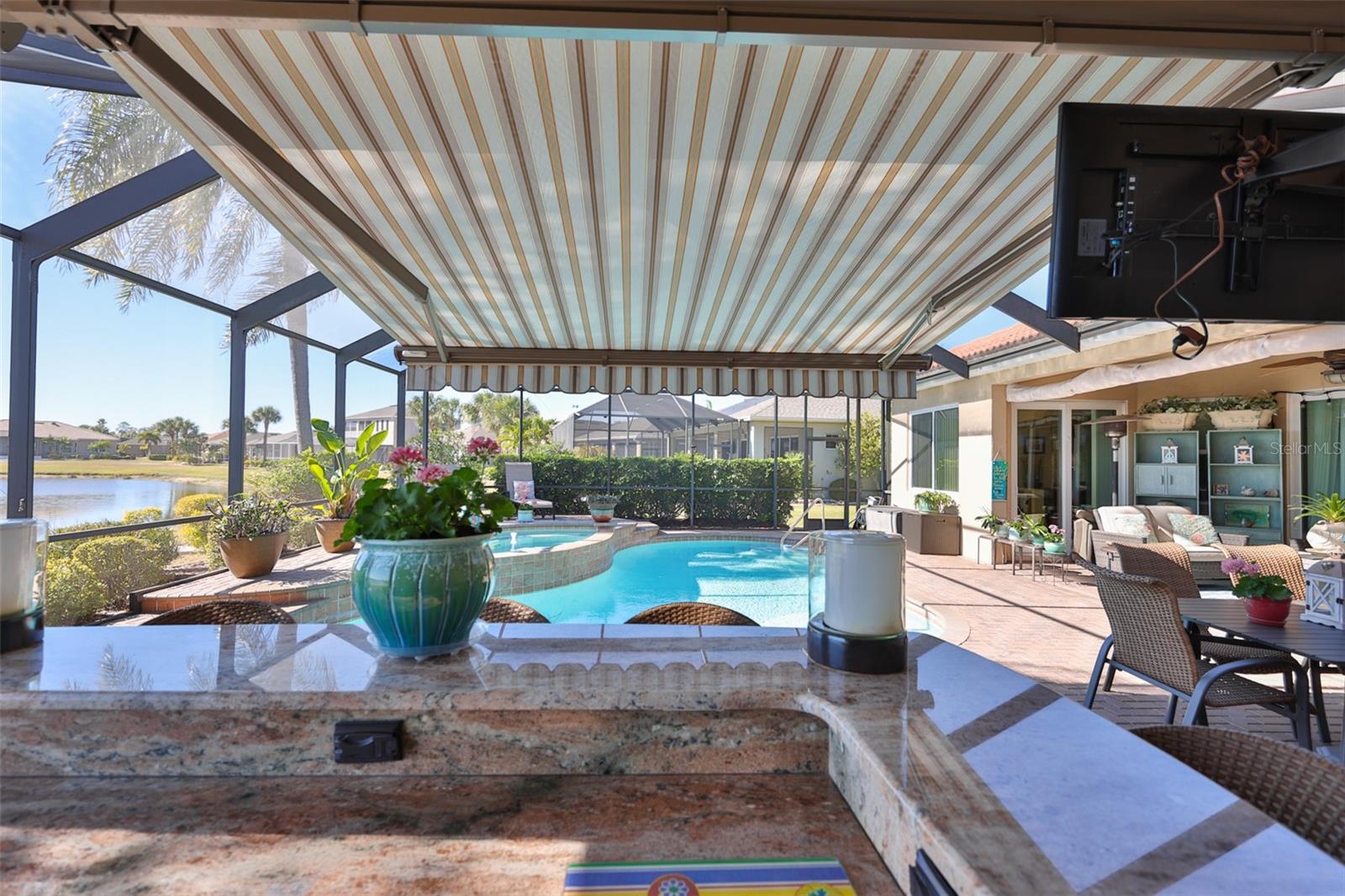 Listing photo id 45 for 328 Noble Faire Drive