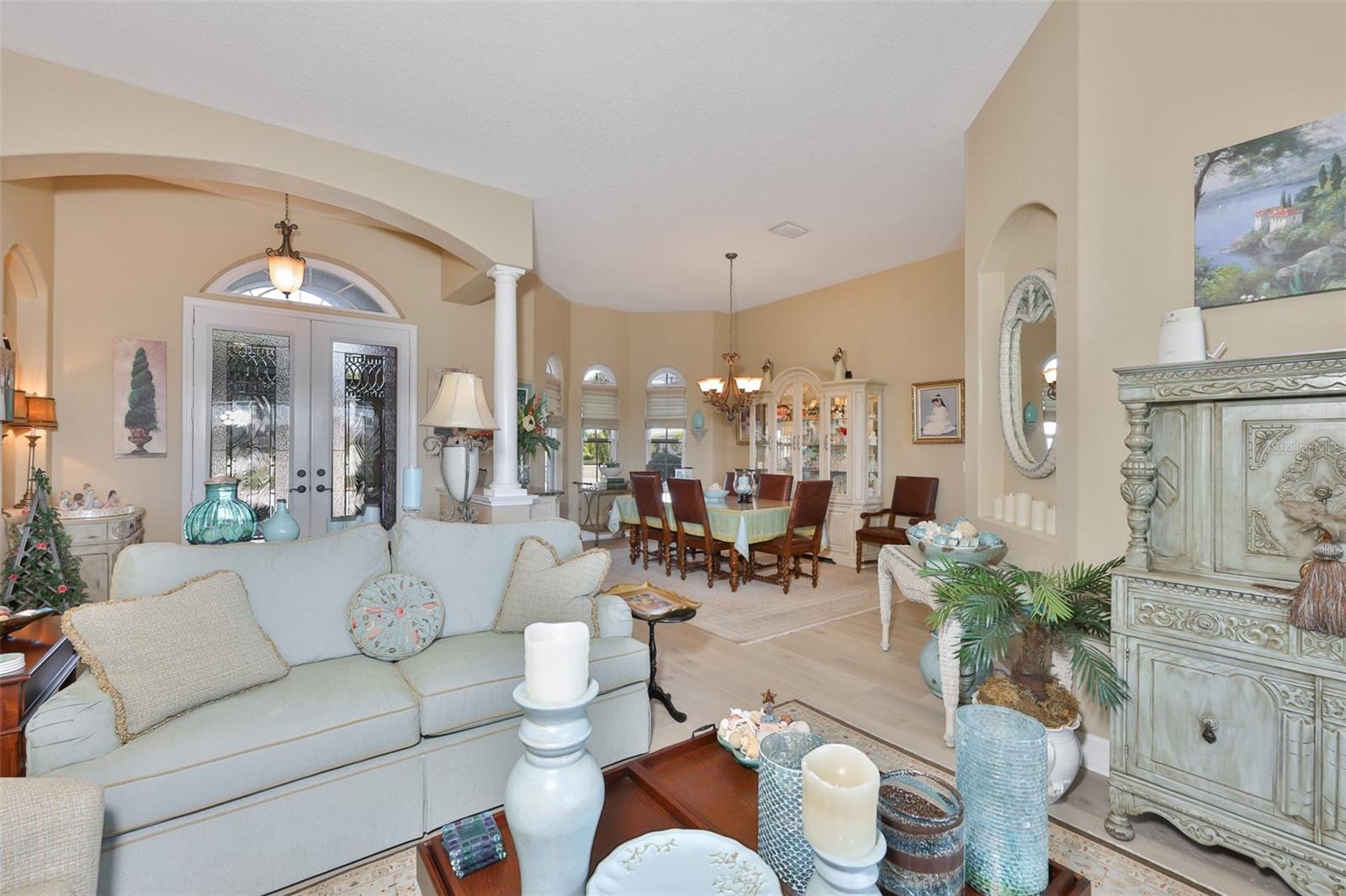 Listing photo id 5 for 328 Noble Faire Drive