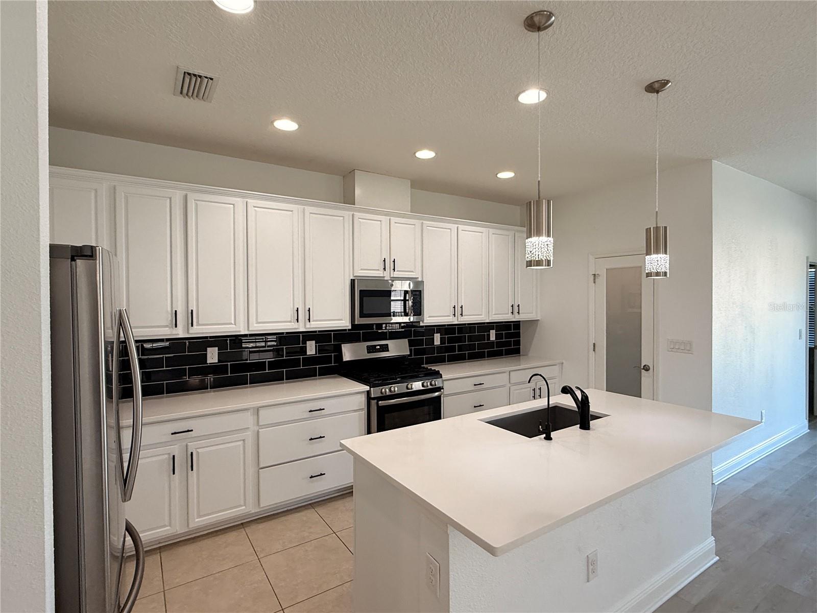 Image 11 of 39 For 7408 Sungold Meadow Court