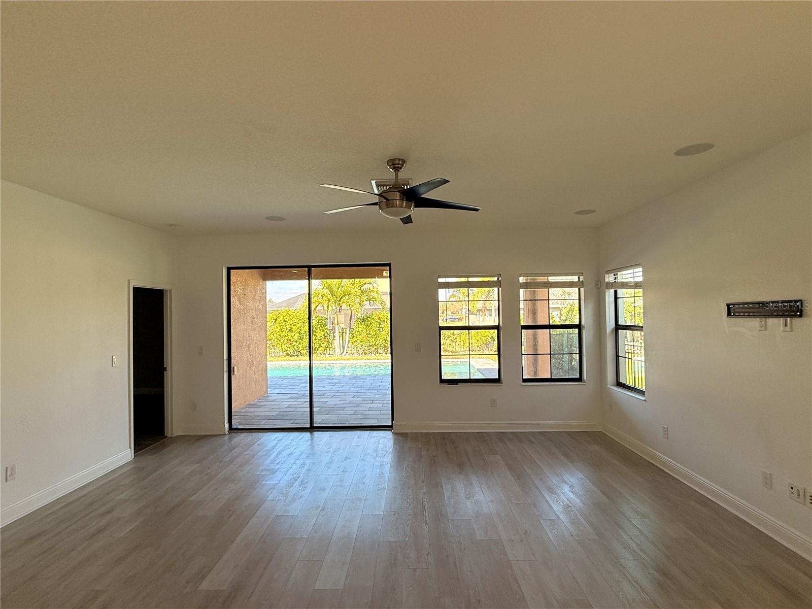 Image 13 of 39 For 7408 Sungold Meadow Court