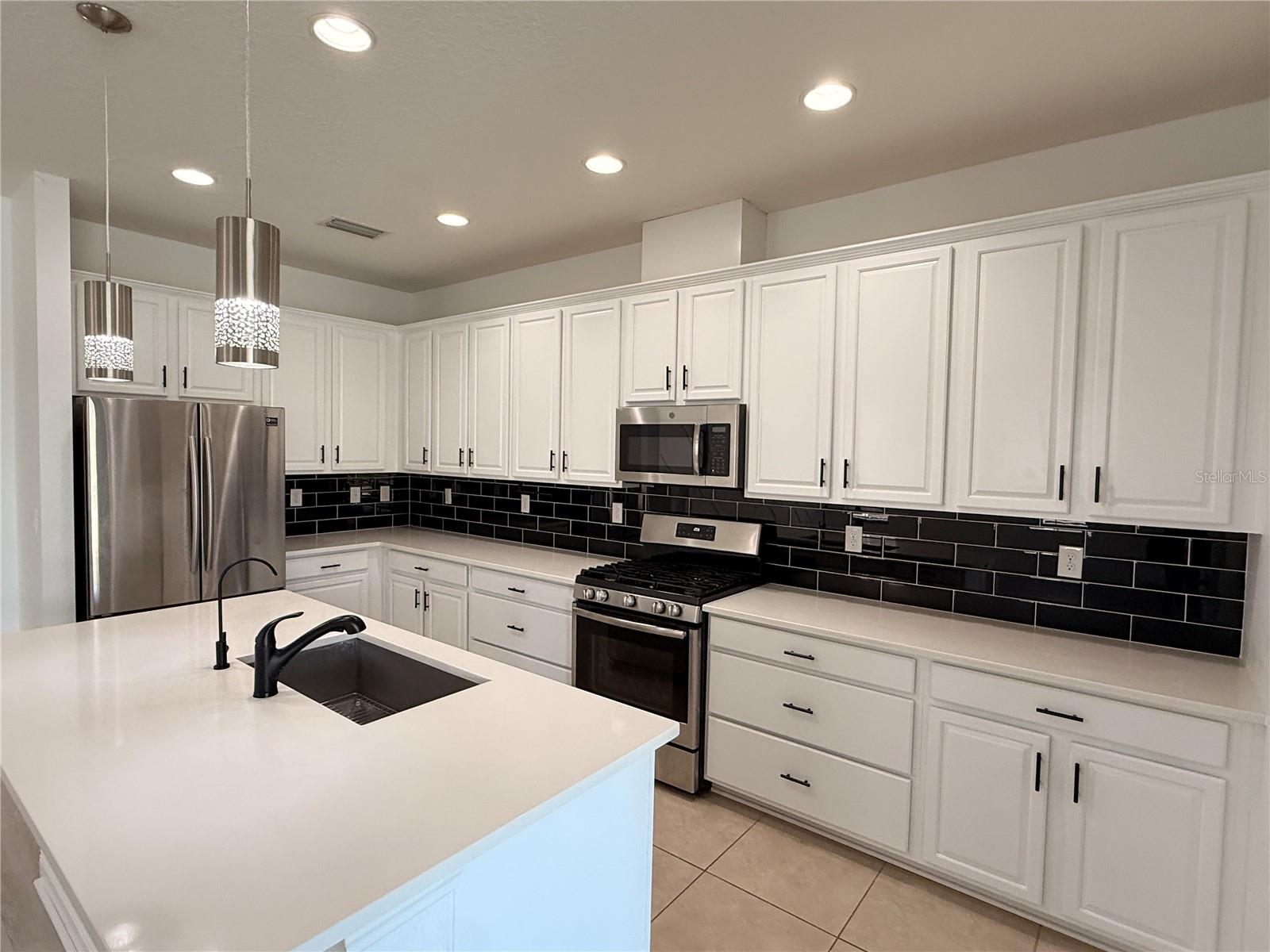 Image 9 of 39 For 7408 Sungold Meadow Court