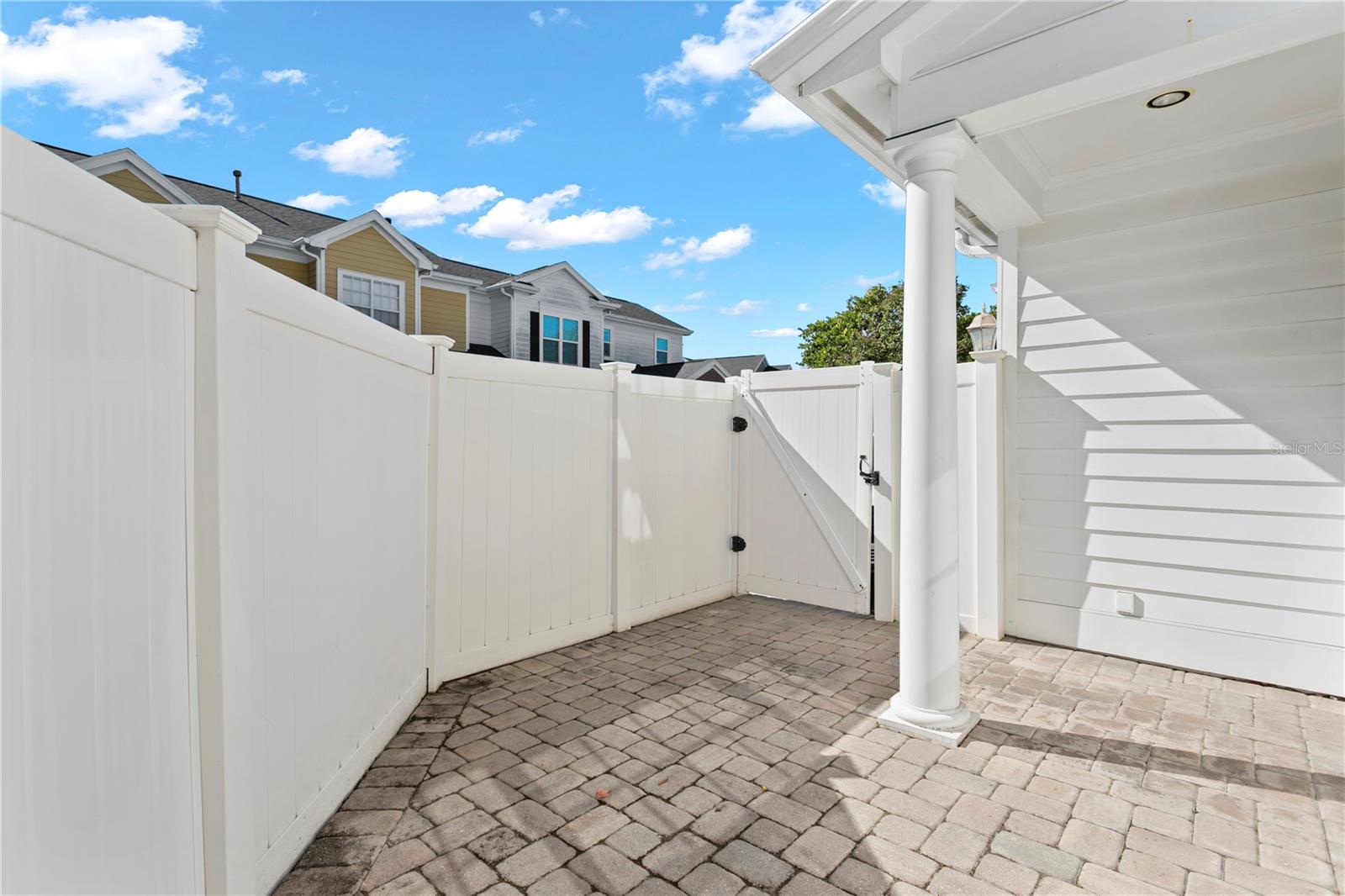 Image 12 of 63 For 305 Inner Harbour Circle