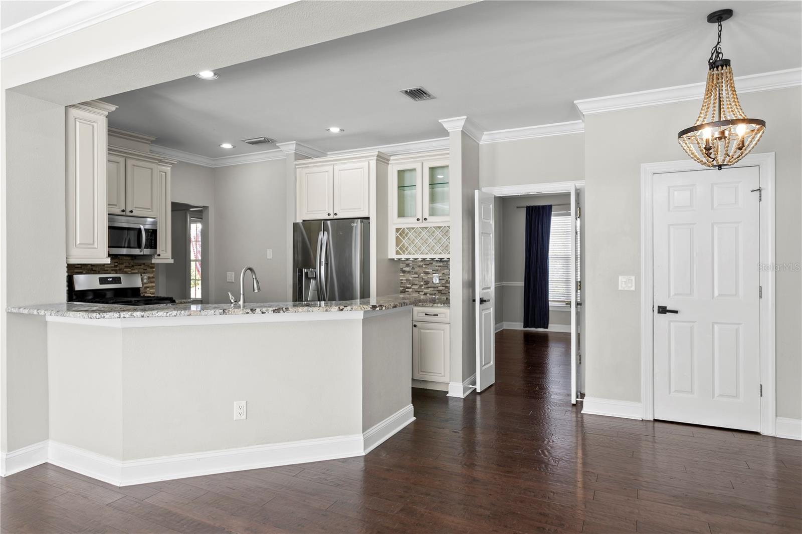 Image 14 of 63 For 305 Inner Harbour Circle