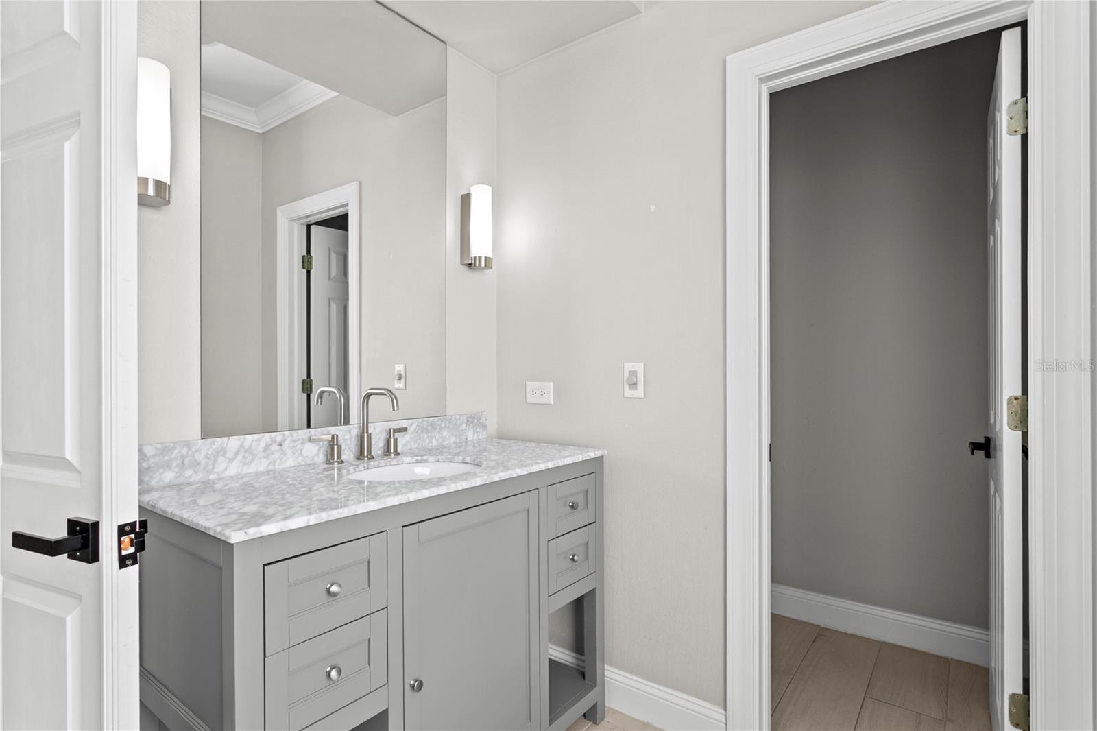 Image 24 of 63 For 305 Inner Harbour Circle