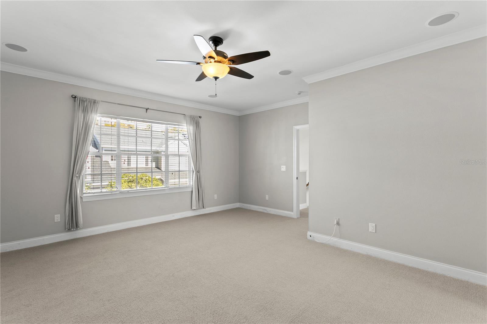 Image 27 of 63 For 305 Inner Harbour Circle