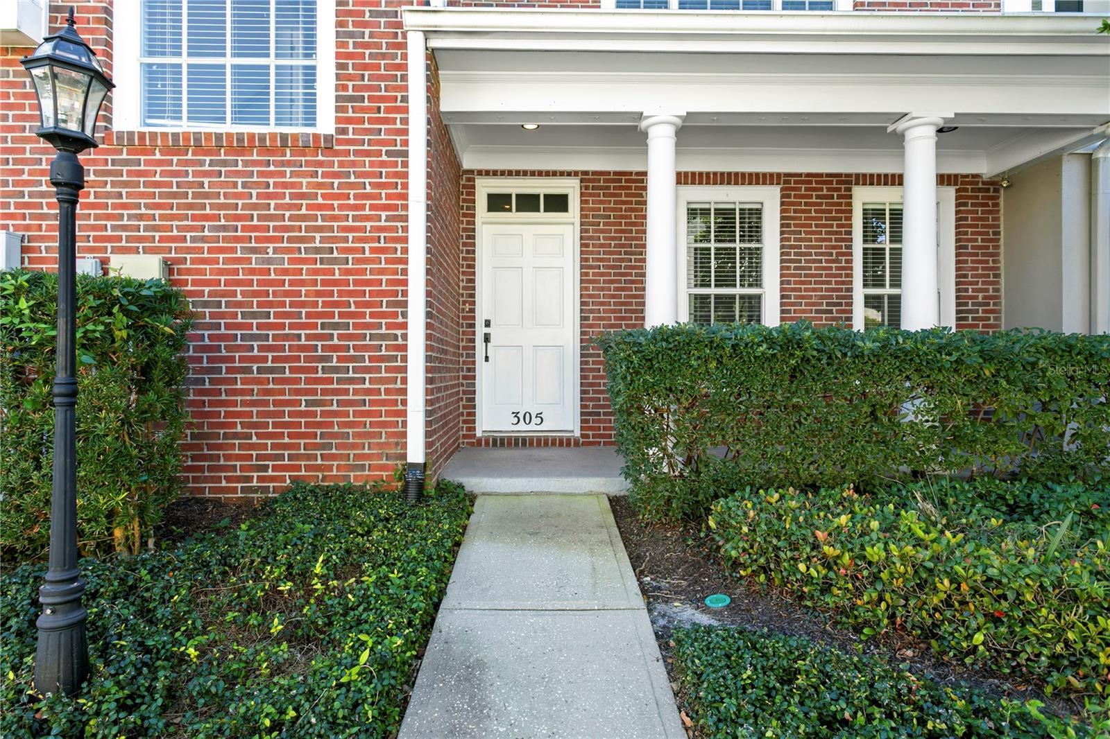 Image 3 of 63 For 305 Inner Harbour Circle