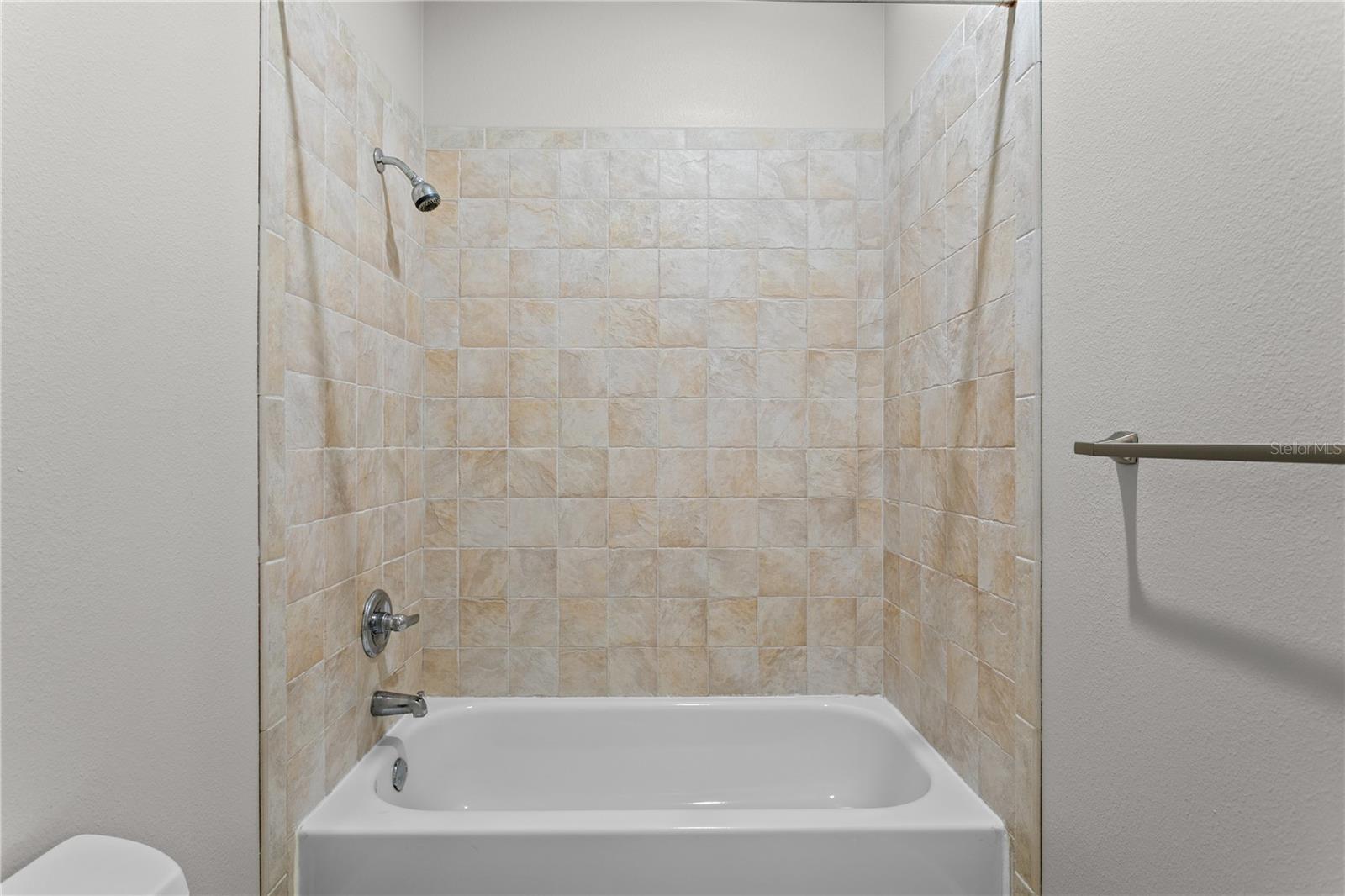 Image 36 of 63 For 305 Inner Harbour Circle